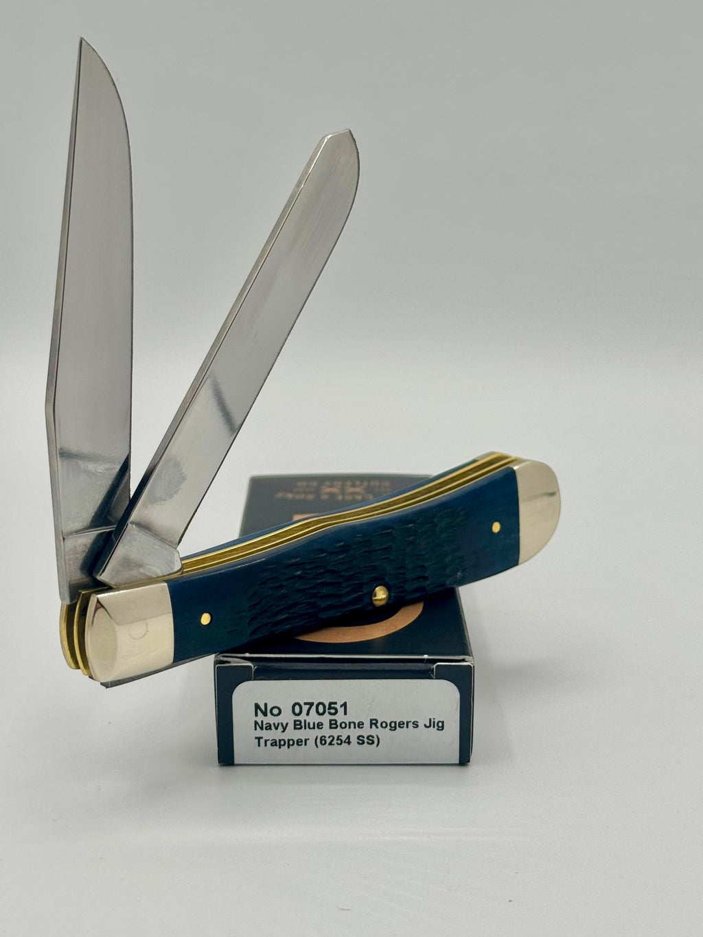 Case XX 07051 Navy Blue Bone Trapper — back side on Case box