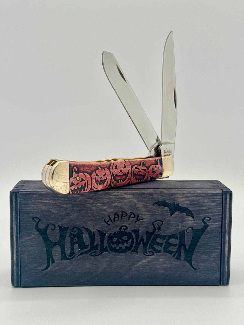 Case XX 10614 Halloween Color Wash Orange Trapper — blade detail on Case box
