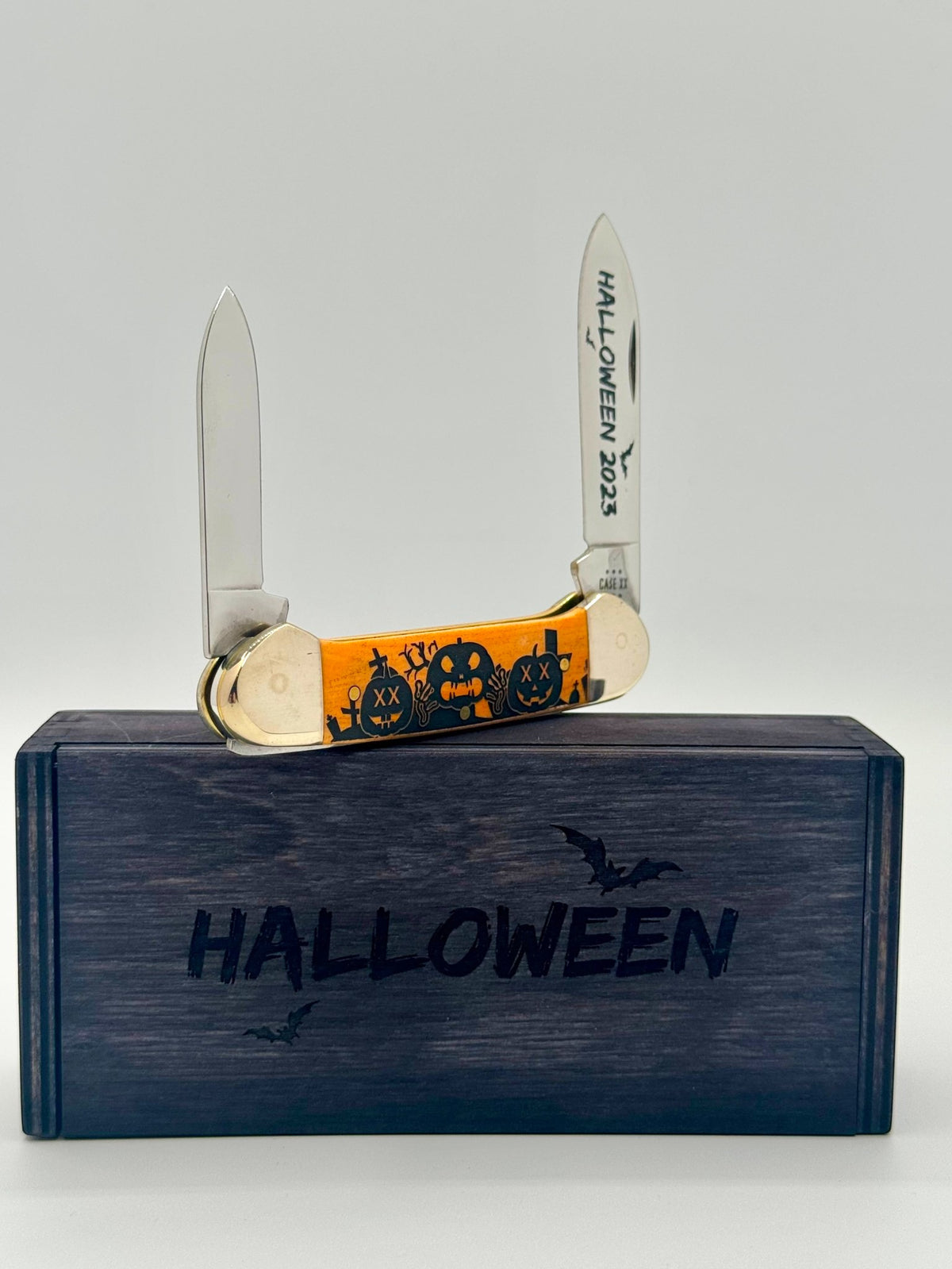 Case XX 10626 Halloween Persimmon Orange Bone Canoe — blade detail on Case box