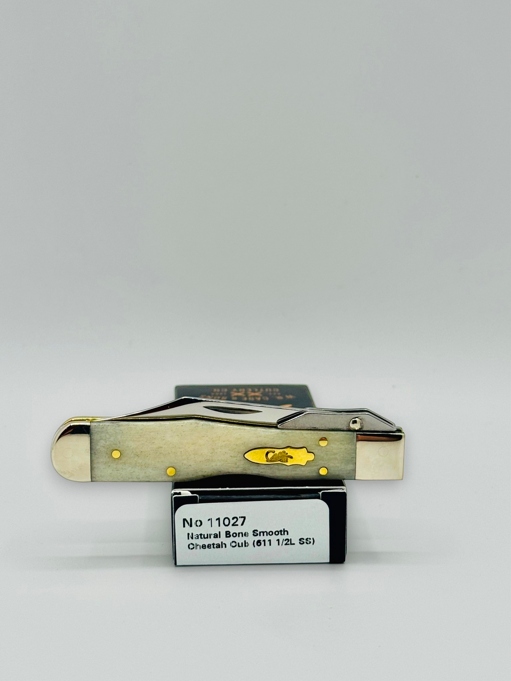 Case XX 11027 Smooth Natural Bone Cheetah Cub with Brass Shield — photo 7