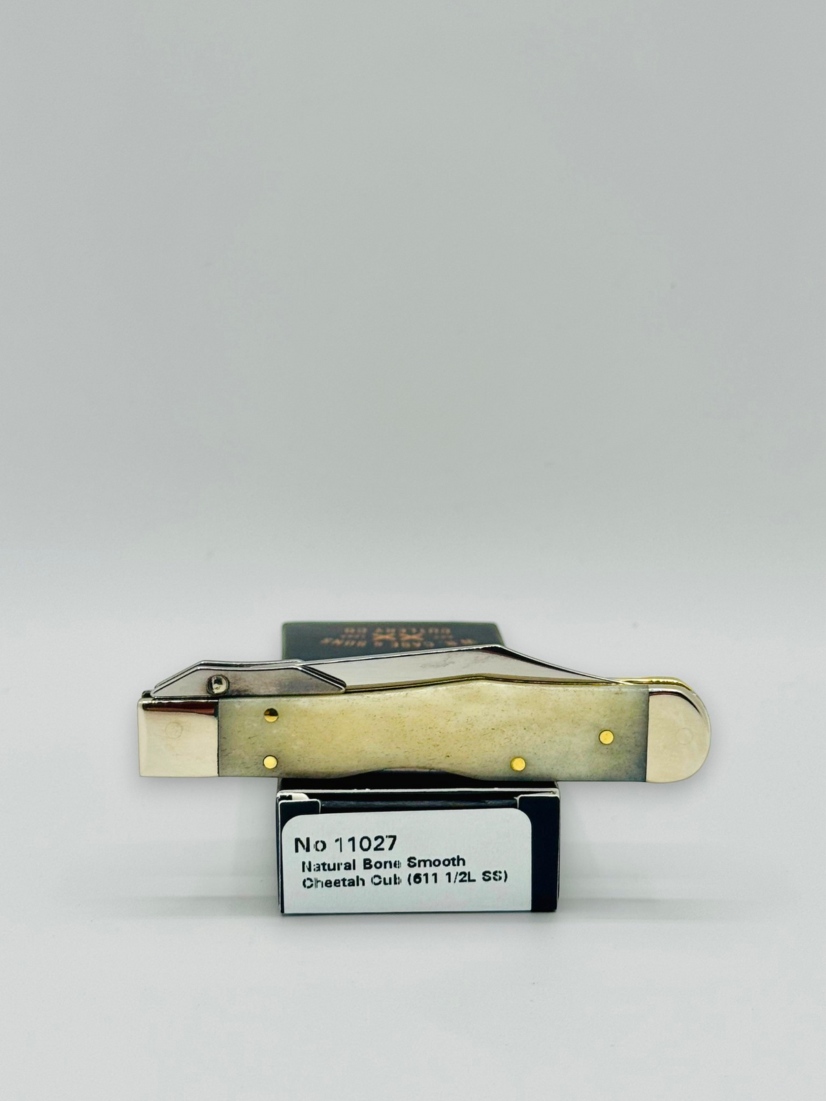 Case XX 11027 Smooth Natural Bone Cheetah Cub with Brass Shield — photo 8