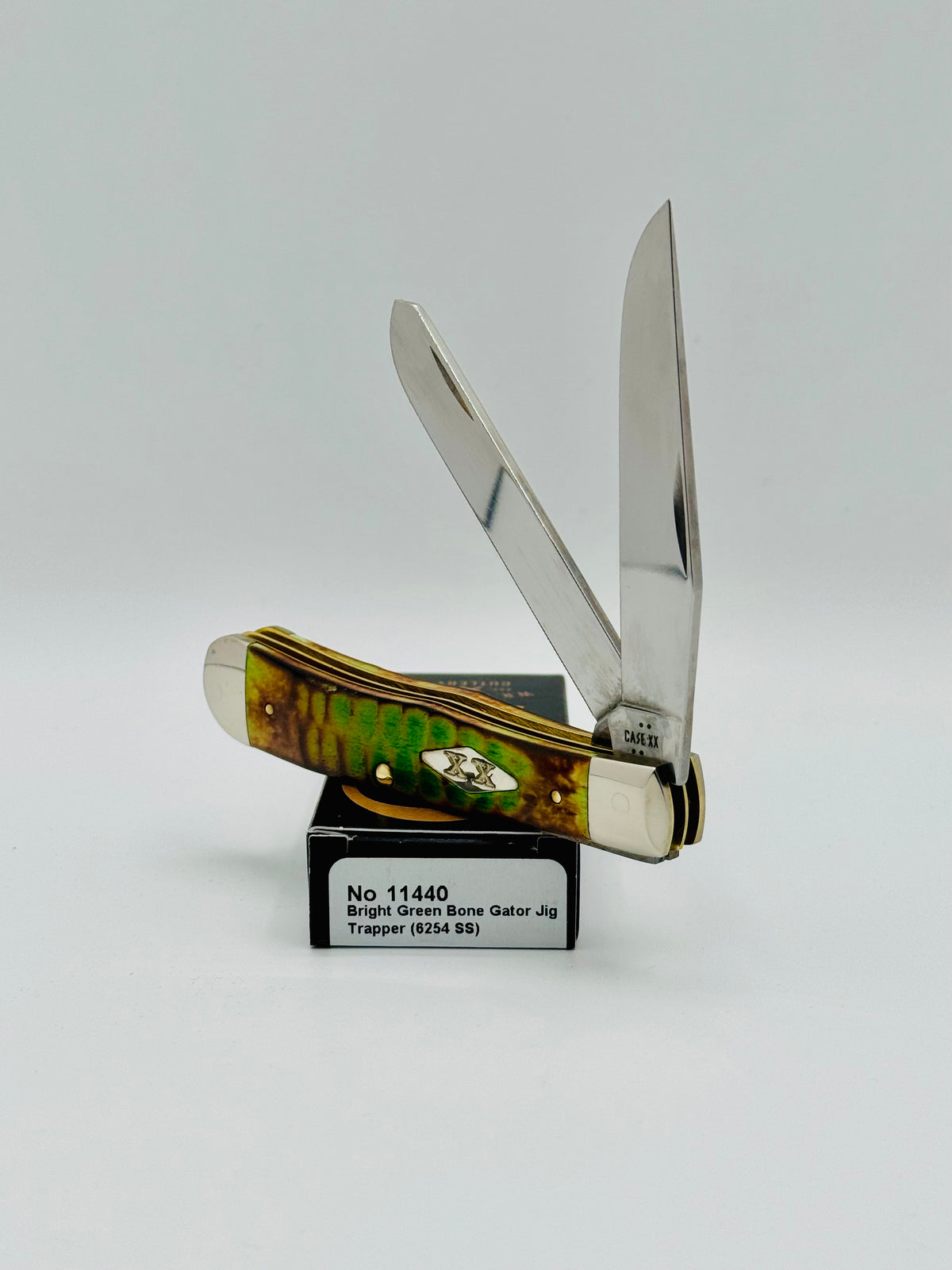 Case XX 11440FDU Fired Up Bright Green Bone Gator Jig Trapper — photo 2