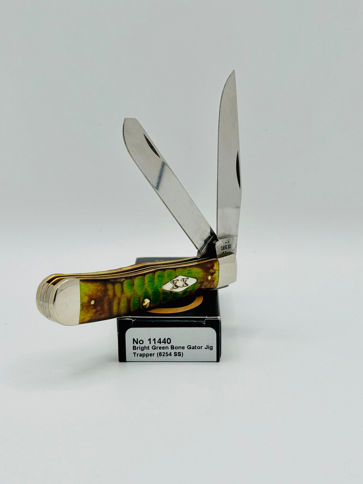 Case XX 11440FDU Fired Up Bright Green Bone Gator Jig Trapper — photo 3