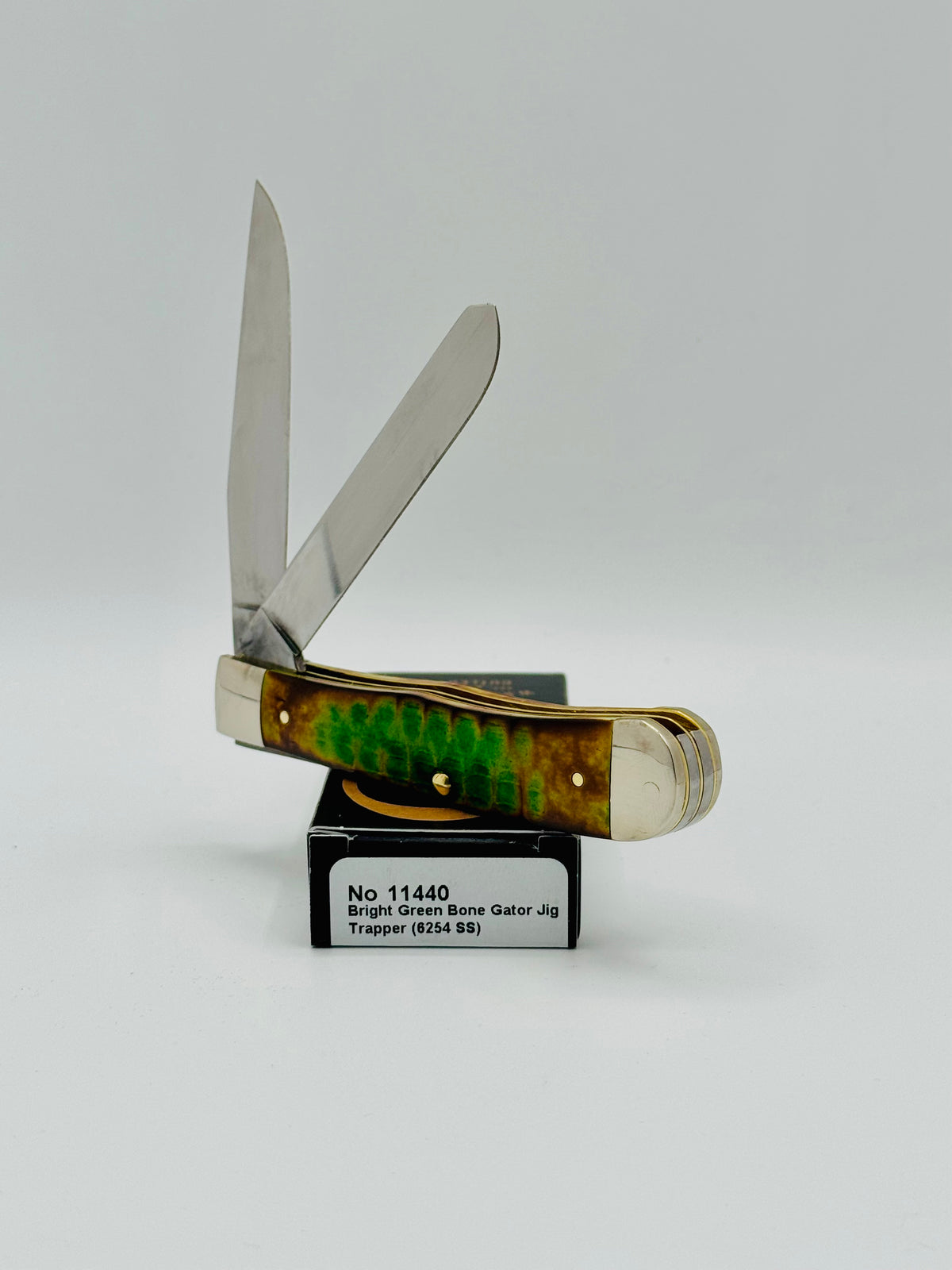 Case XX 11440FDU Fired Up Bright Green Bone Gator Jig Trapper — photo 4