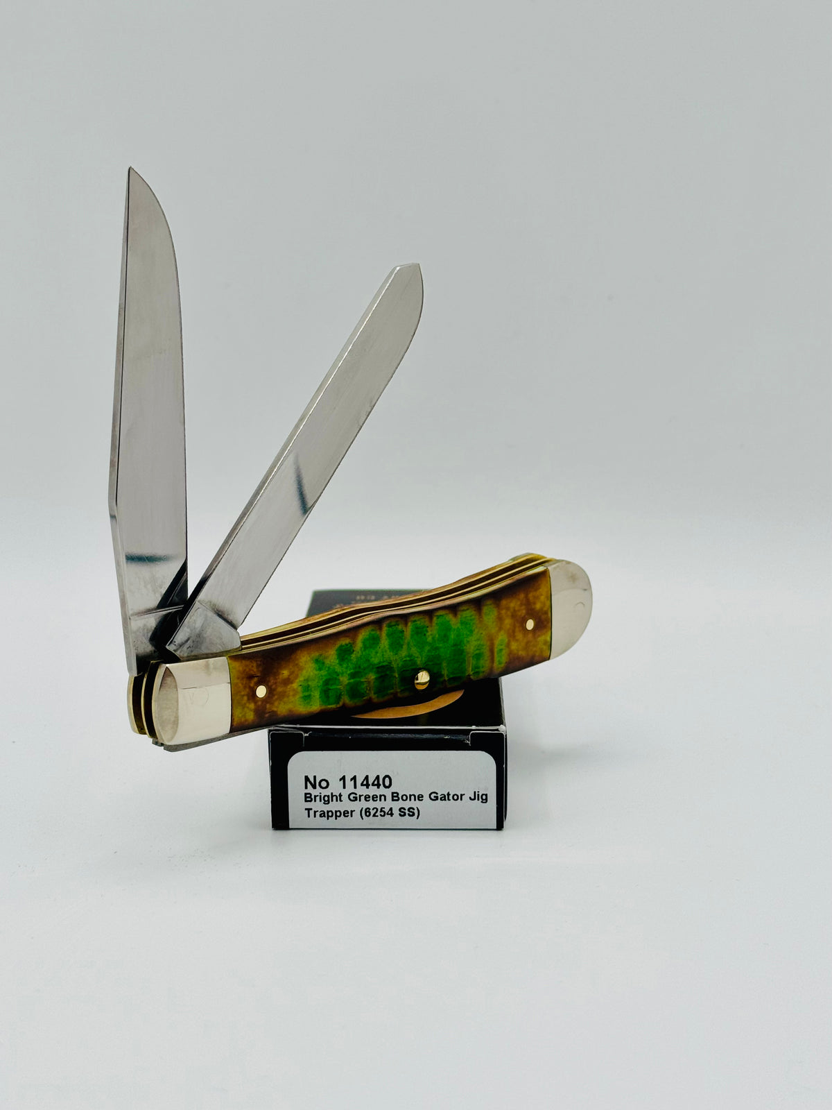 Case XX 11440FDU Fired Up Bright Green Bone Gator Jig Trapper — photo 5