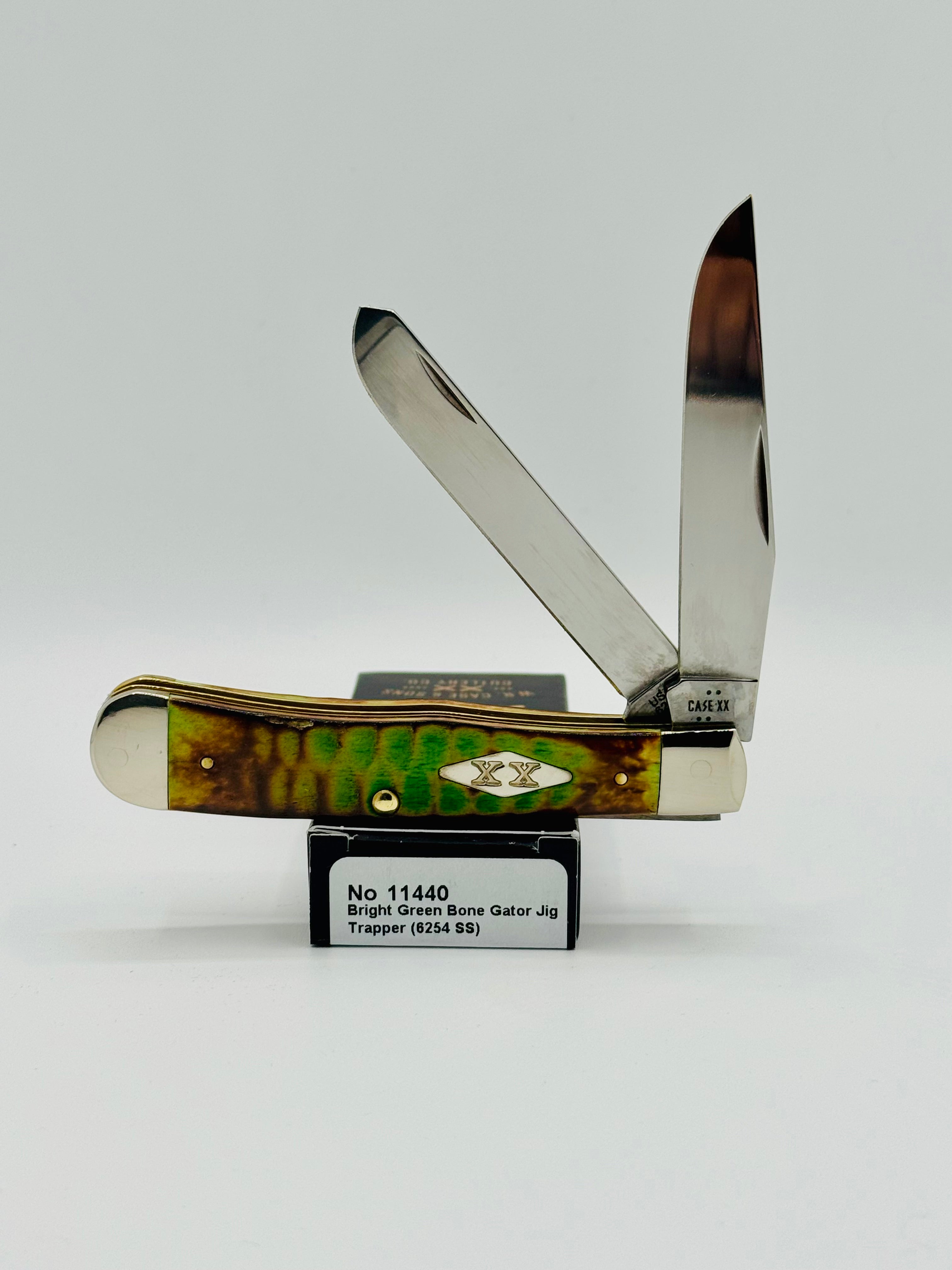 カ*ブ様 バッジ 24k Case XX 11440FDU Fired Up Bright Green Bone Trapper | Pigeon Roost