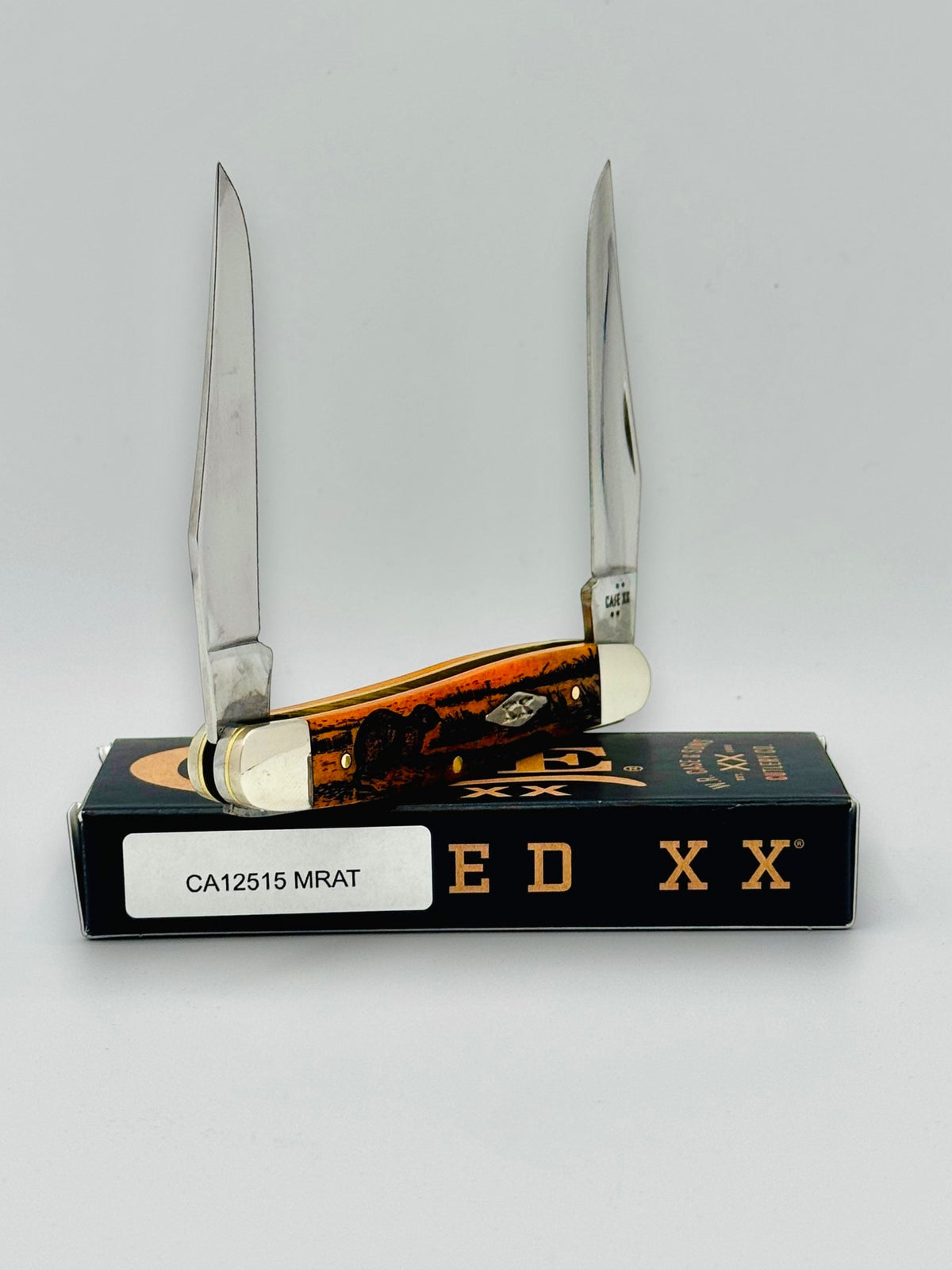 Case XX 12517MRAT Muskrat Engraving Red Bone — open blades front