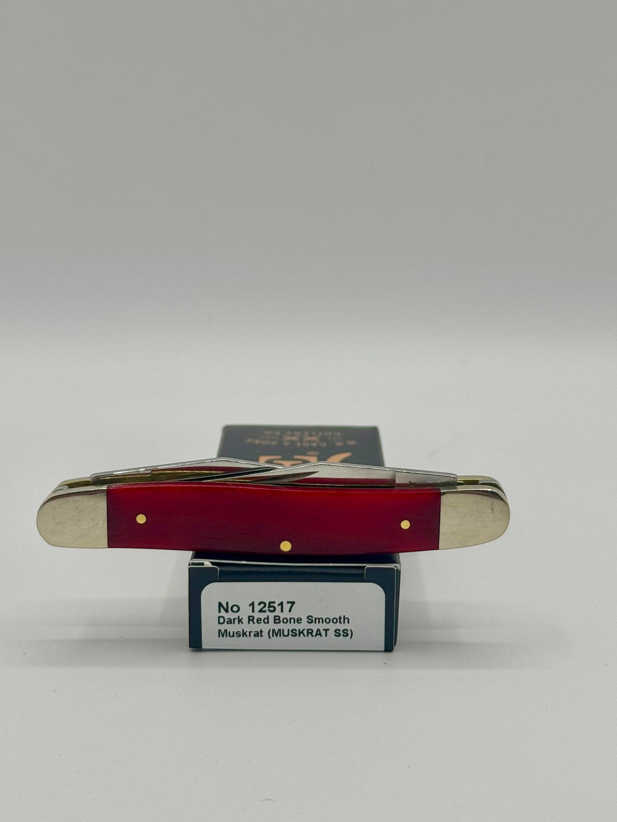 Case XX 12517 Smooth Red Bone Muskrat — packaging and knife together