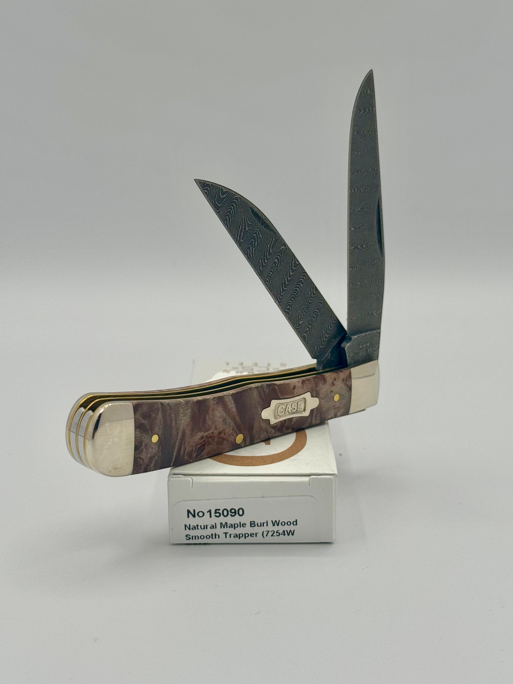 Case XX 15090 Natural Maple Burl Wood Ladder Damascus Trapper — blade detail on Case box