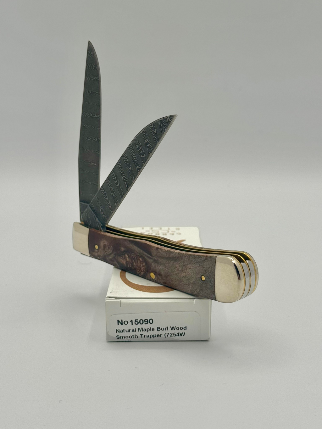 Case XX 15090 Natural Maple Burl Wood Ladder Damascus Trapper — handle and shield detail