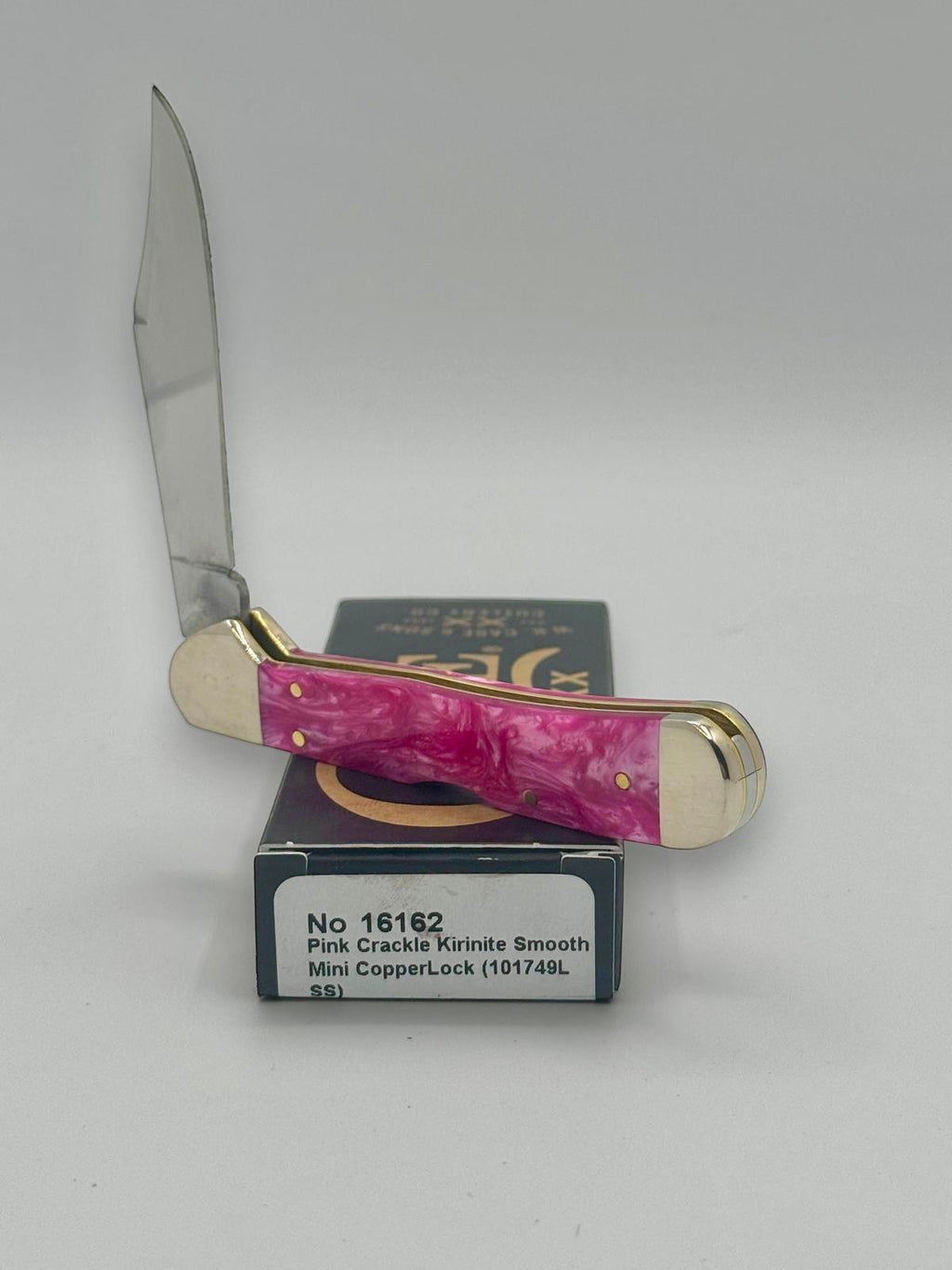 Case XX 16162 Pink Crackle Mini CopperLock — handle and shield detail