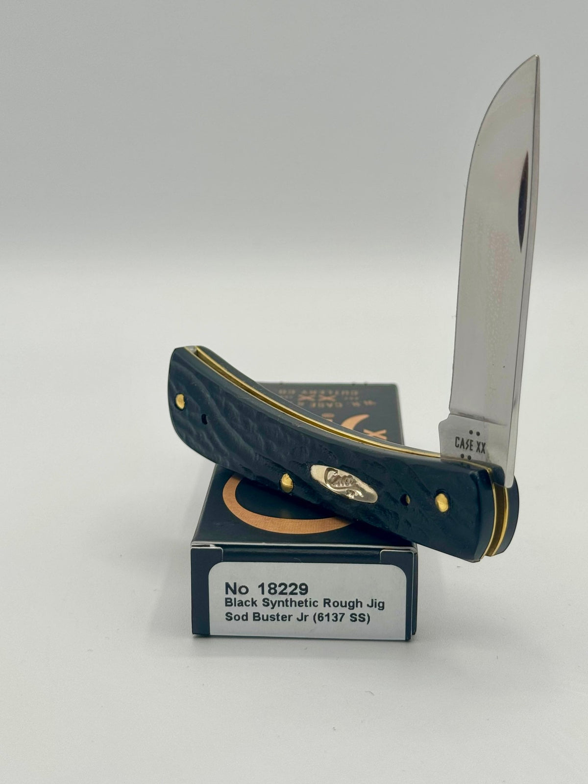 Case XX 18229 Rough Black Sod Buster Jr — closed on Case box