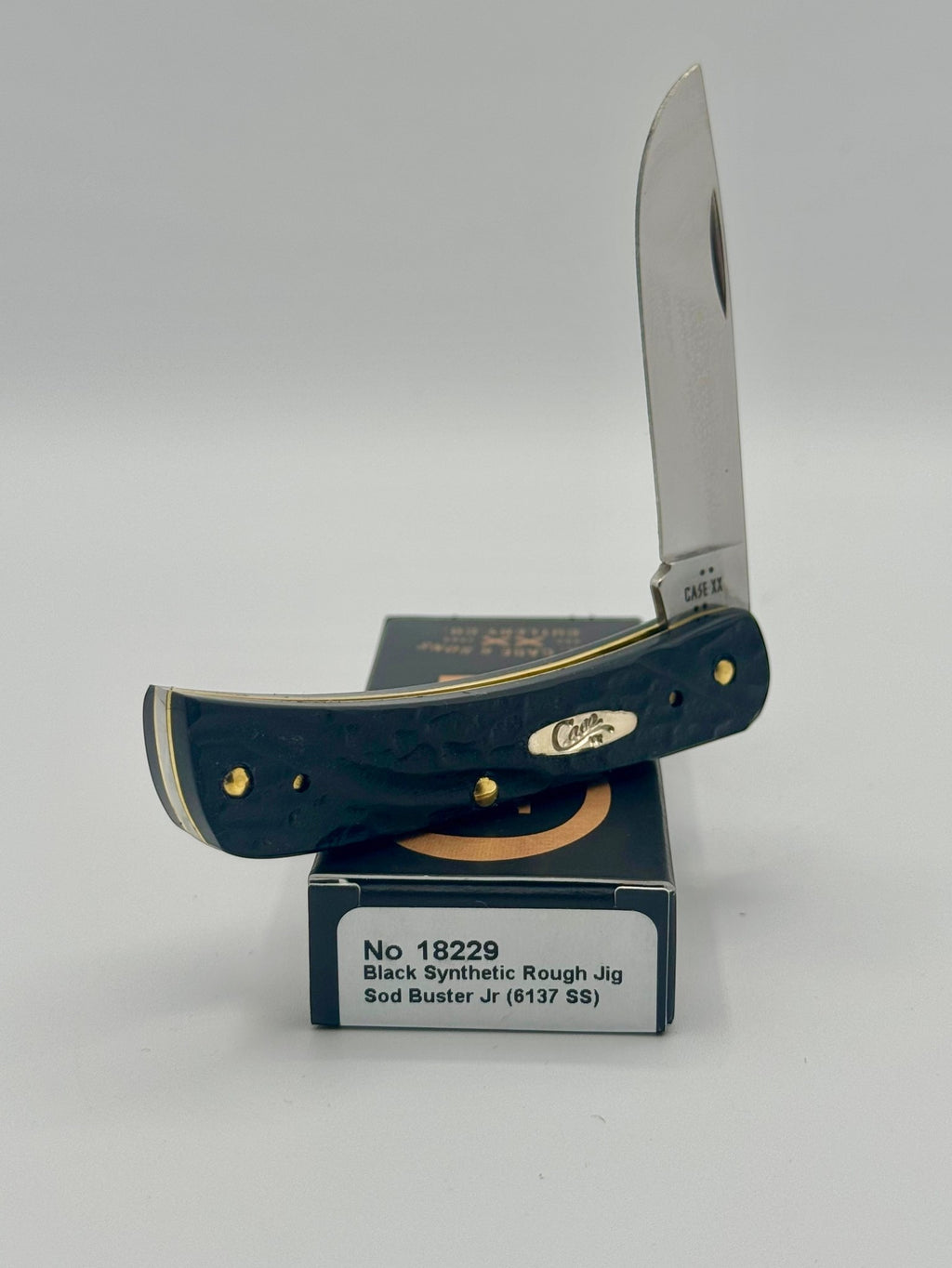 Case XX 18229 Rough Black Sod Buster Jr — blade detail on Case box
