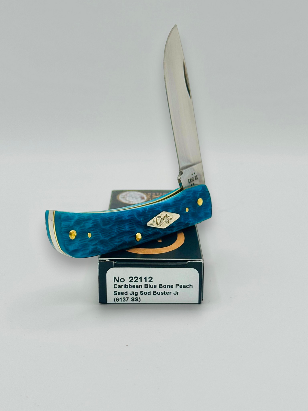 Case XX 22112 Sod Buster Jr Caribbean Blue Bone — blade and peach seed jig detail