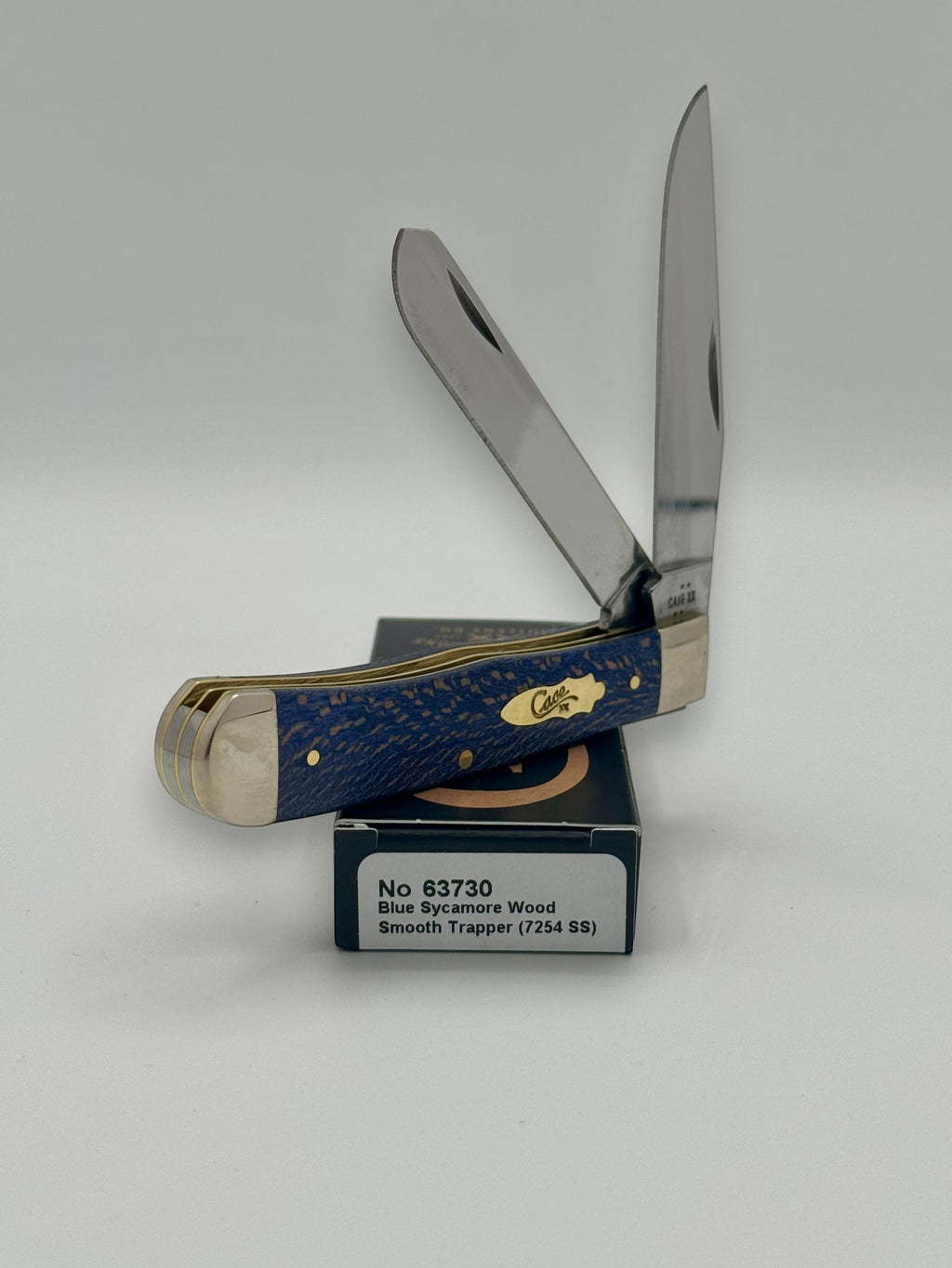 Case XX 63730 Blue Sycamore Trapper — blade detail on Case box