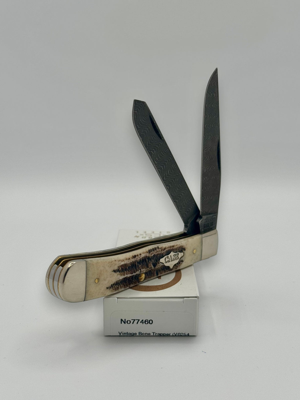 Case XX 77460 Vintage Bone Trapper Damascus — handle and shield detail