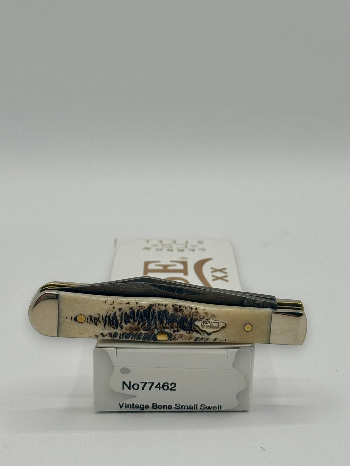 Case XX 77462 Vintage Bone Swell Center Jack — lifestyle angle on Case box