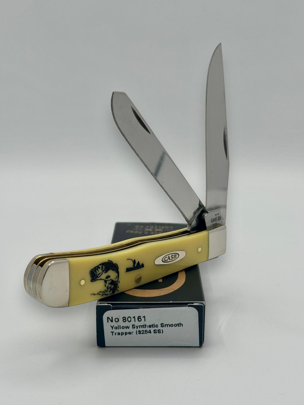 Case XX 80161BF Bass Fever Yellow Syn Trapper — blade detail on Case box