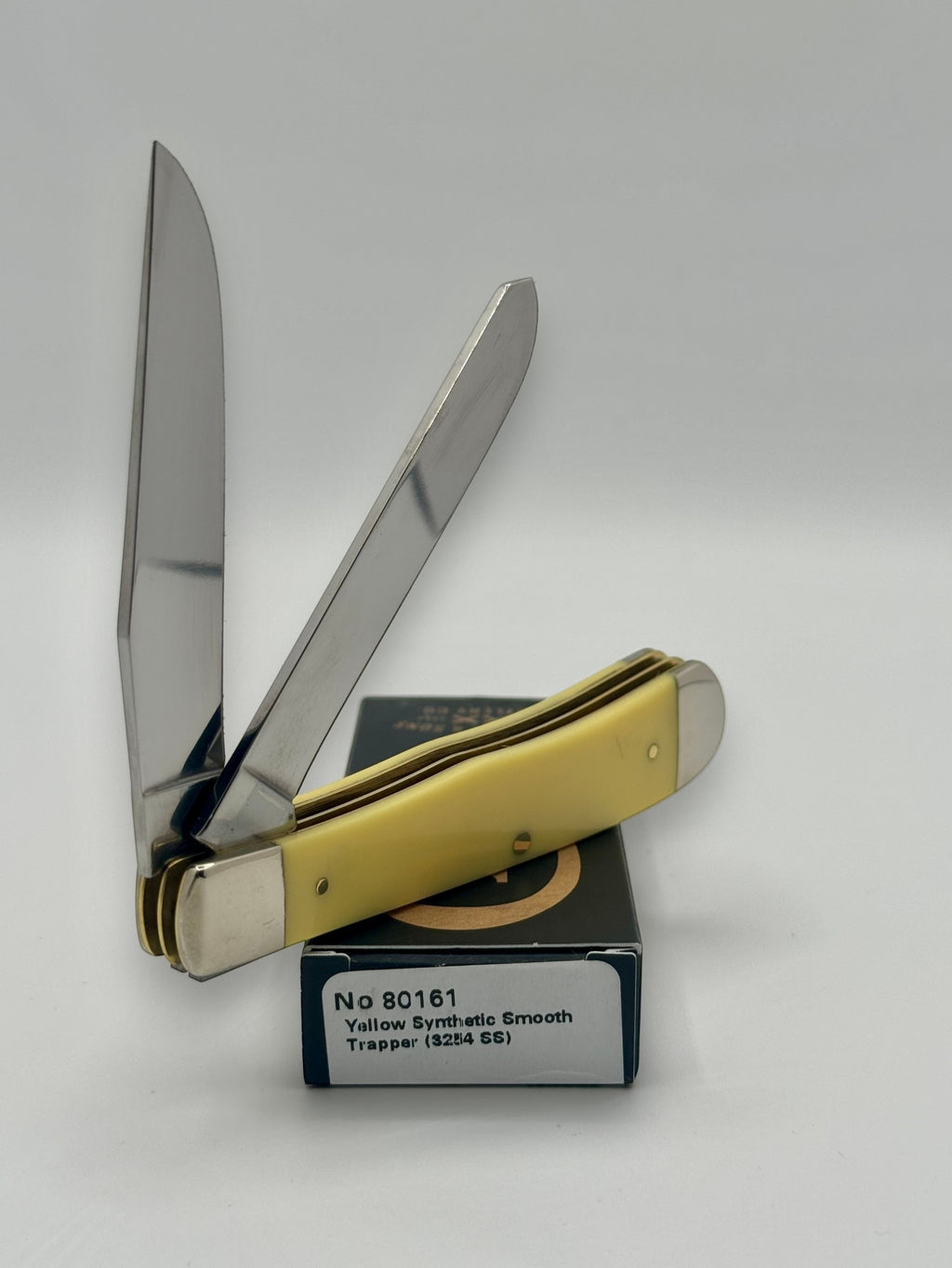 Case XX 80161BF Bass Fever Yellow Syn Trapper — back side on Case box