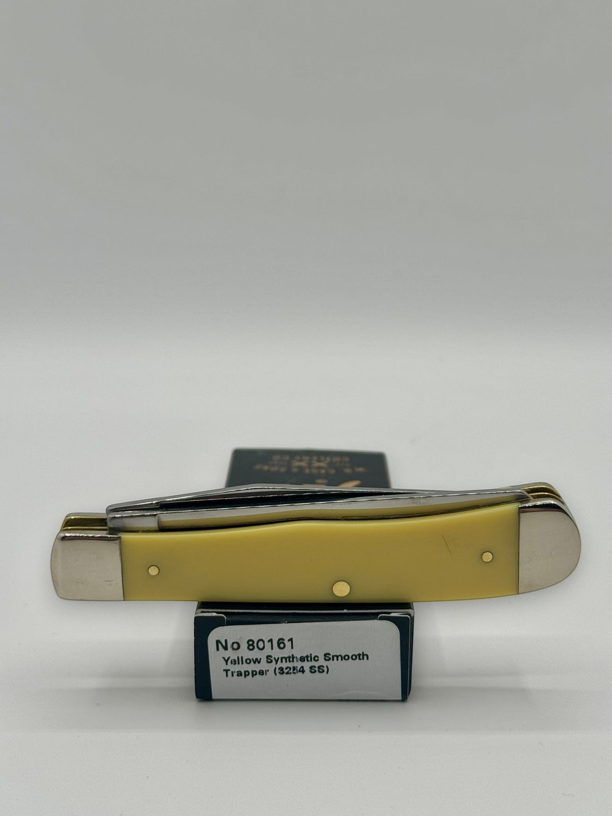 Case XX 80161BF Bass Fever Yellow Syn Trapper — packaging and knife together