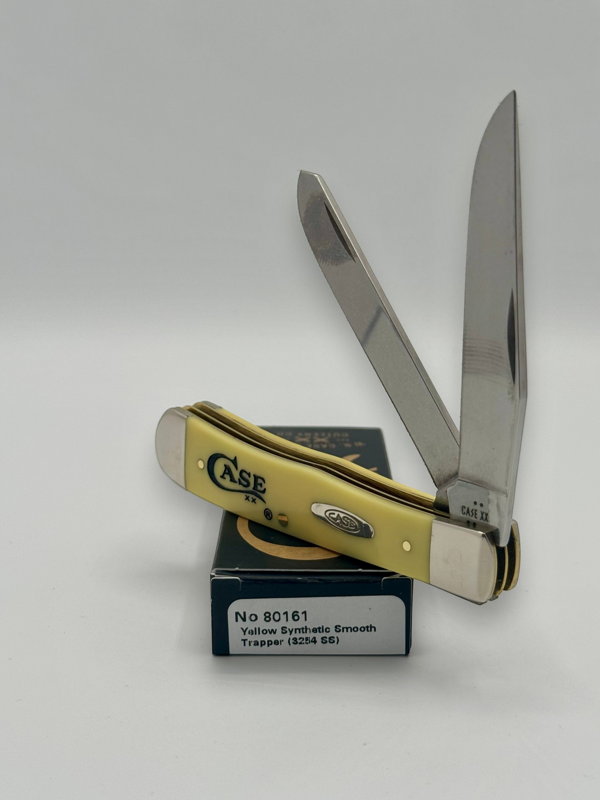 Case XX 80161C Case Logo Yellow Syn Trapper — closed on Case box