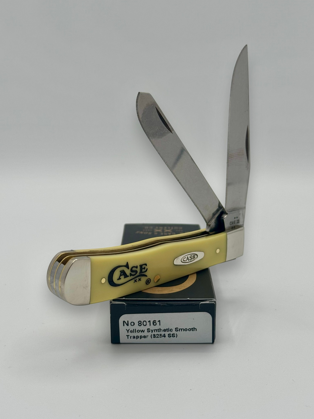 Case XX 80161C Case Logo Yellow Syn Trapper — blade detail on Case box