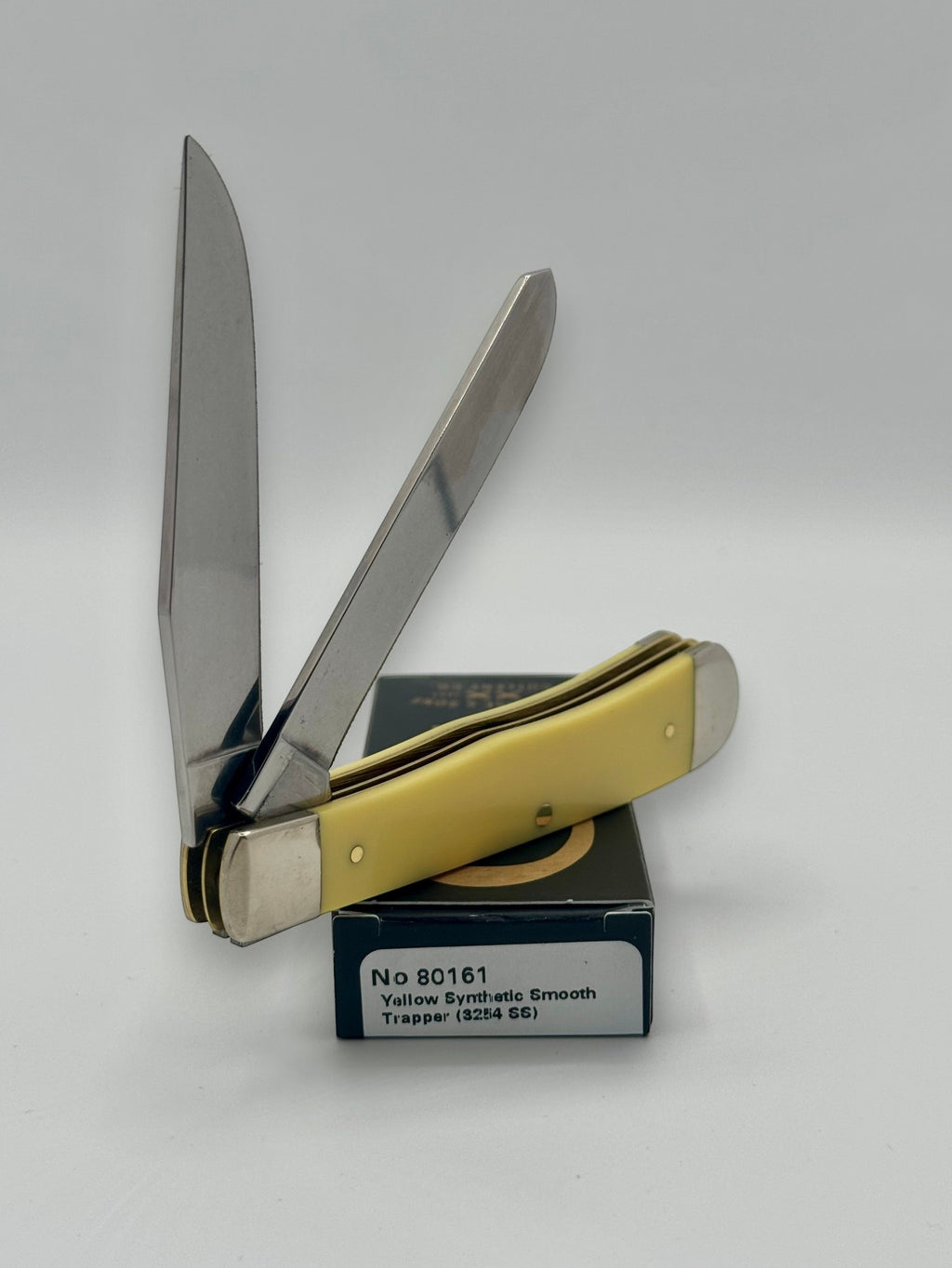 Case XX 80161C Case Logo Yellow Syn Trapper — back side on Case box