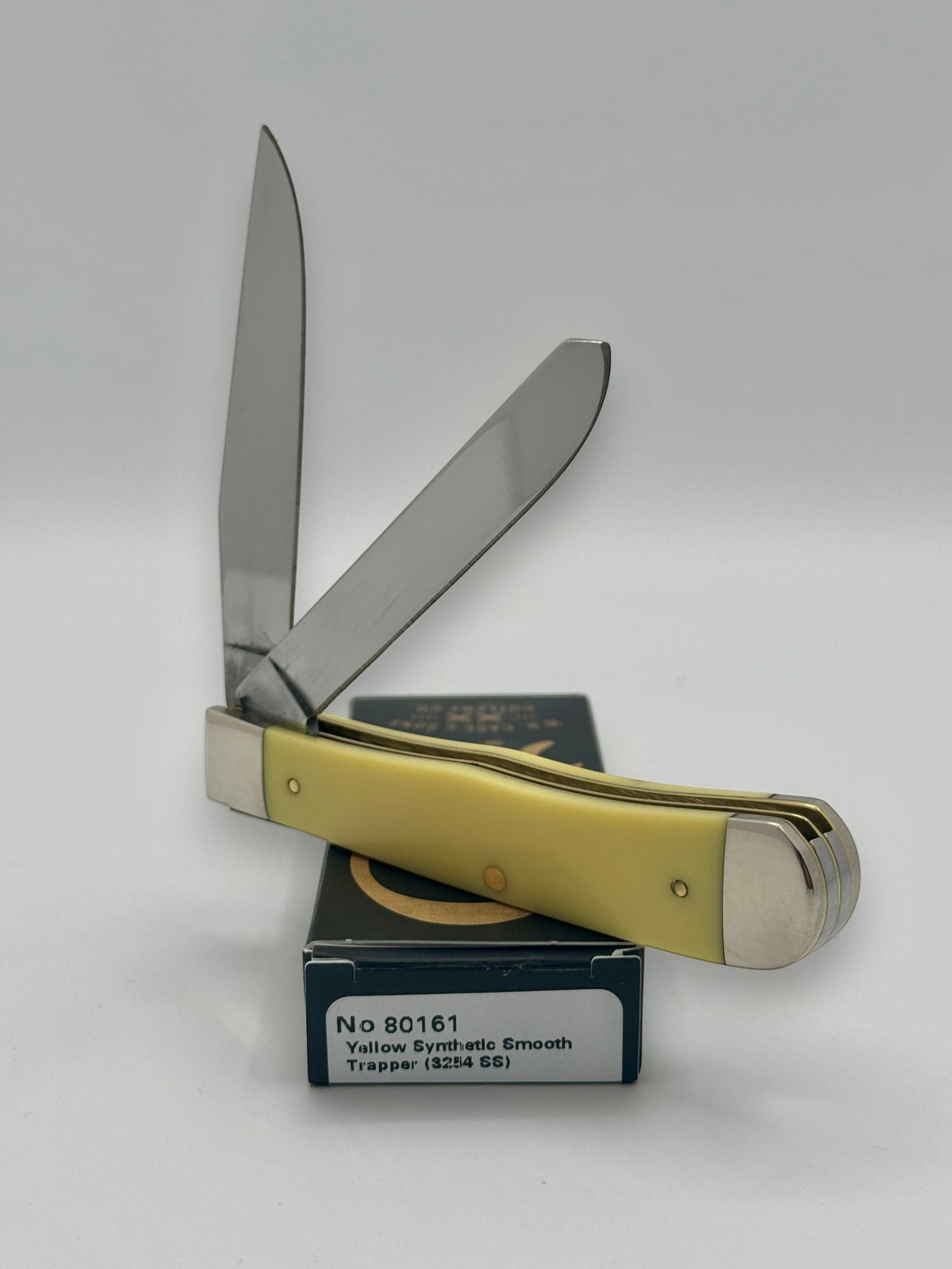 Case XX 80161SQ Squirrel Yellow Syn Trapper — handle and shield detail