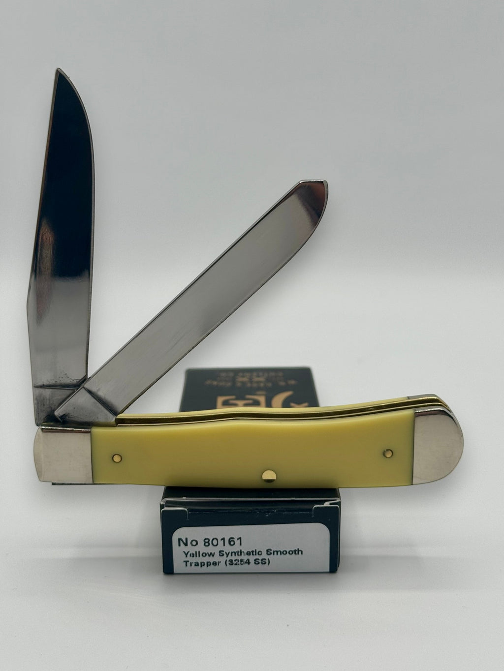 Case XX 80161SQ Squirrel Yellow Syn Trapper — angled open view