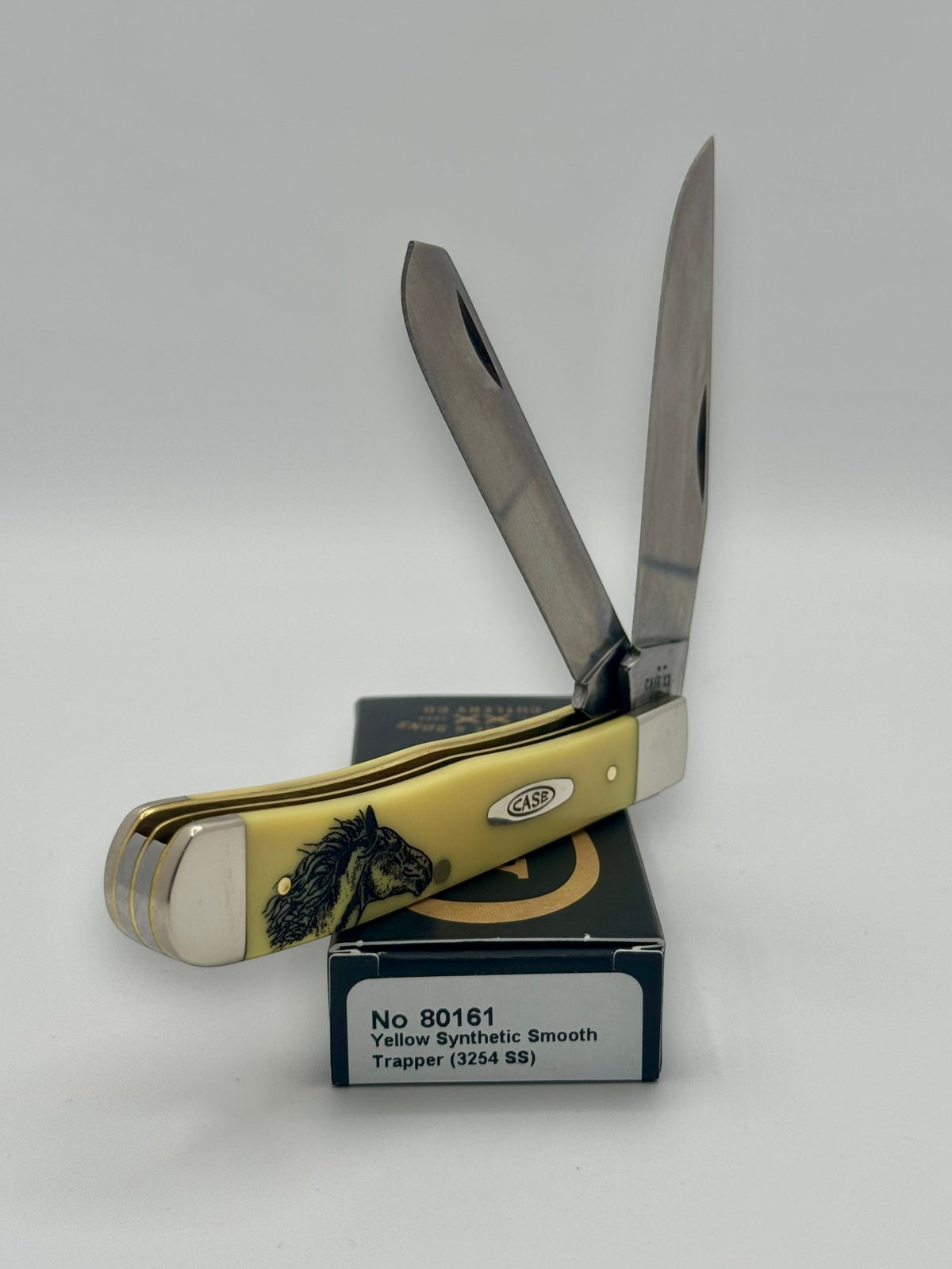 Case XX 80161WM Wild Mustang Yellow Syn Trapper — blade detail on Case box