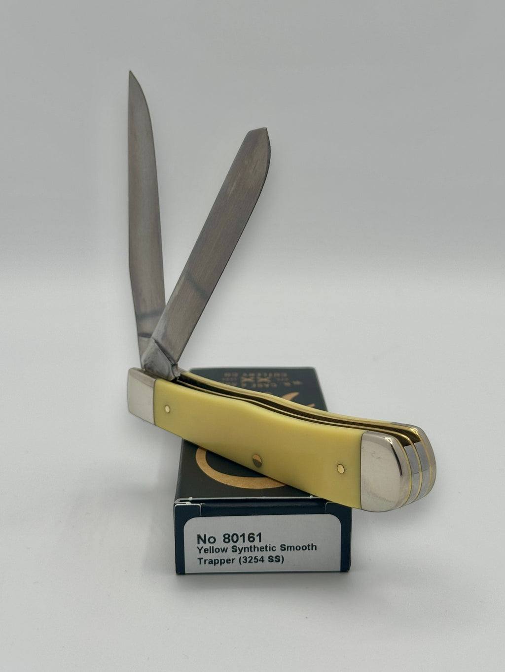 Case XX 80161WM Wild Mustang Yellow Syn Trapper — handle and shield detail