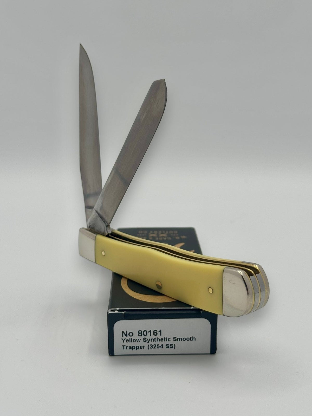 Case XX 80161WM Wild Mustang Yellow Syn Trapper — handle and shield detail