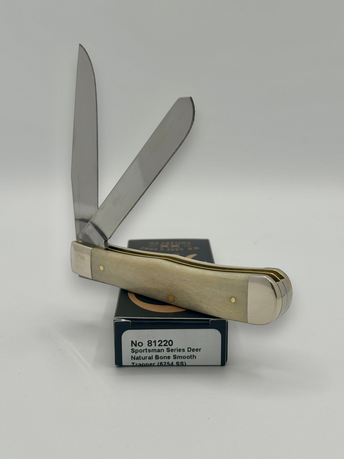 Case XX 81220 Sportsman Deer Bone Trapper — handle and shield detail