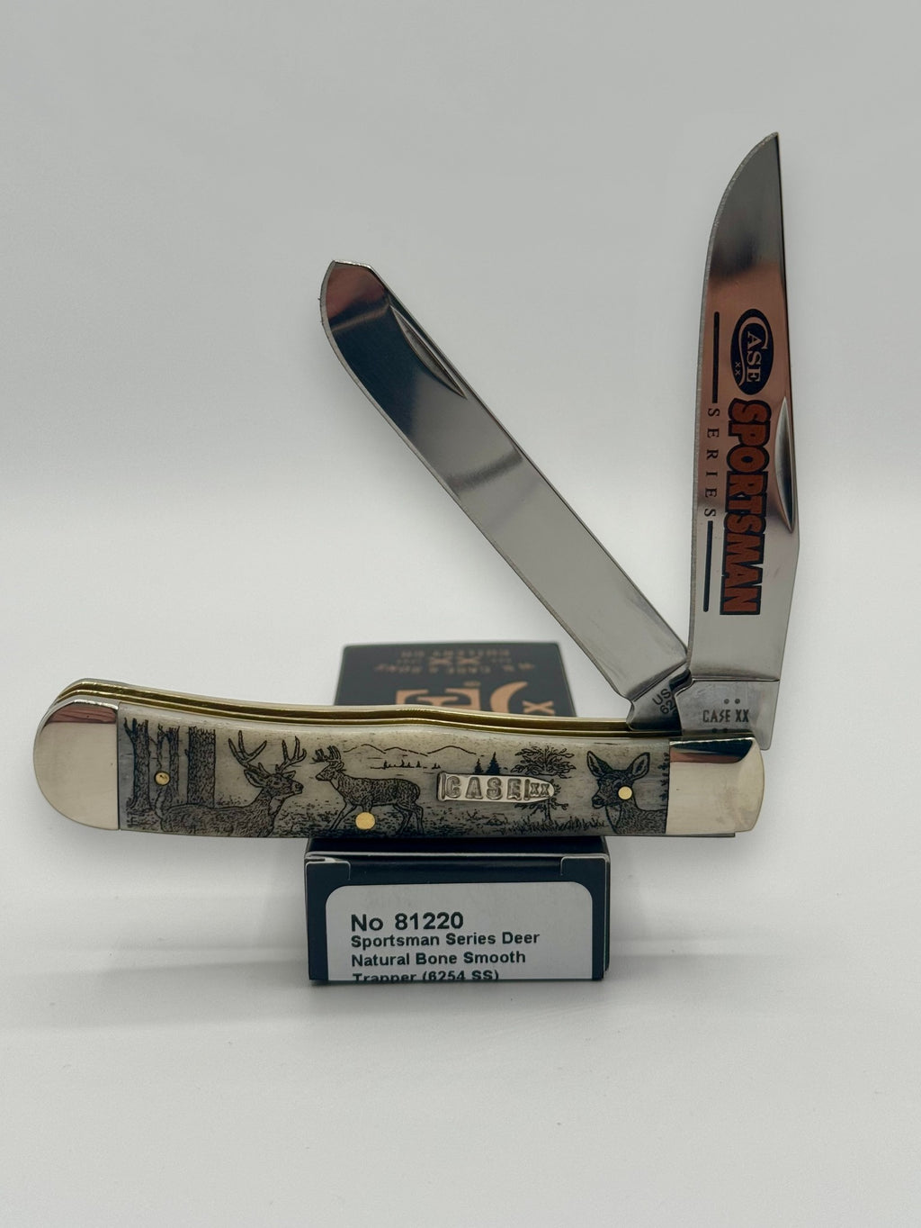 Case XX 81220 Sportsman Deer Bone Trapper — open on Case retail box