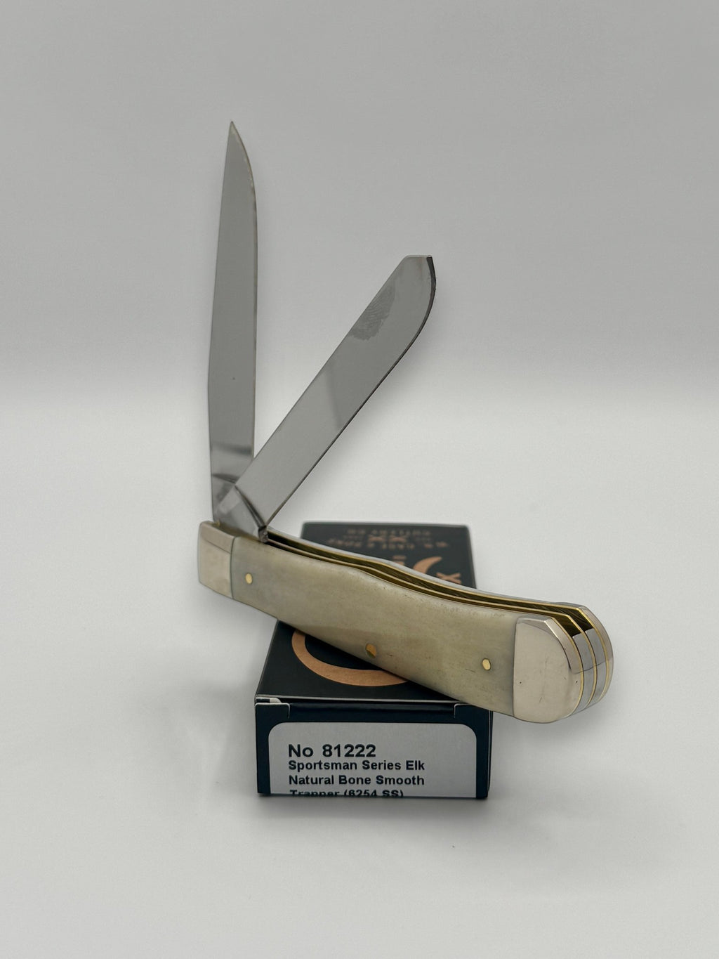 Case XX 81222 Sportsman Elk Bone Trapper — handle and shield detail