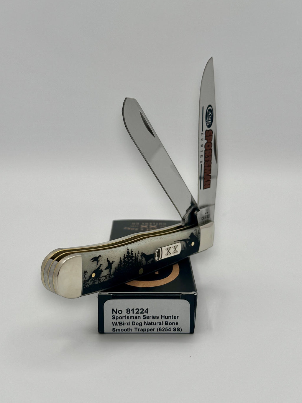 Case XX 81224 Bird Dog Bone Trapper — blade detail on Case box