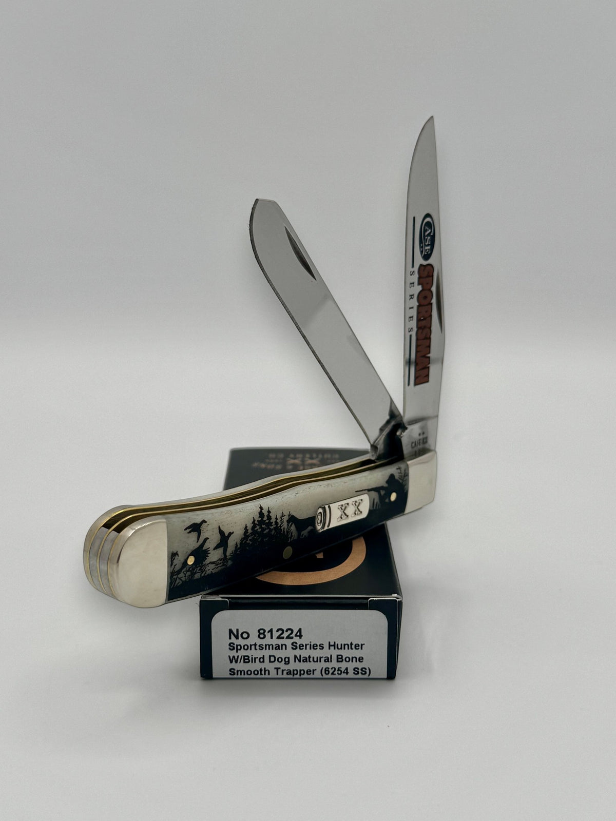 Case XX 81224 Bird Dog Bone Trapper — blade detail on Case box
