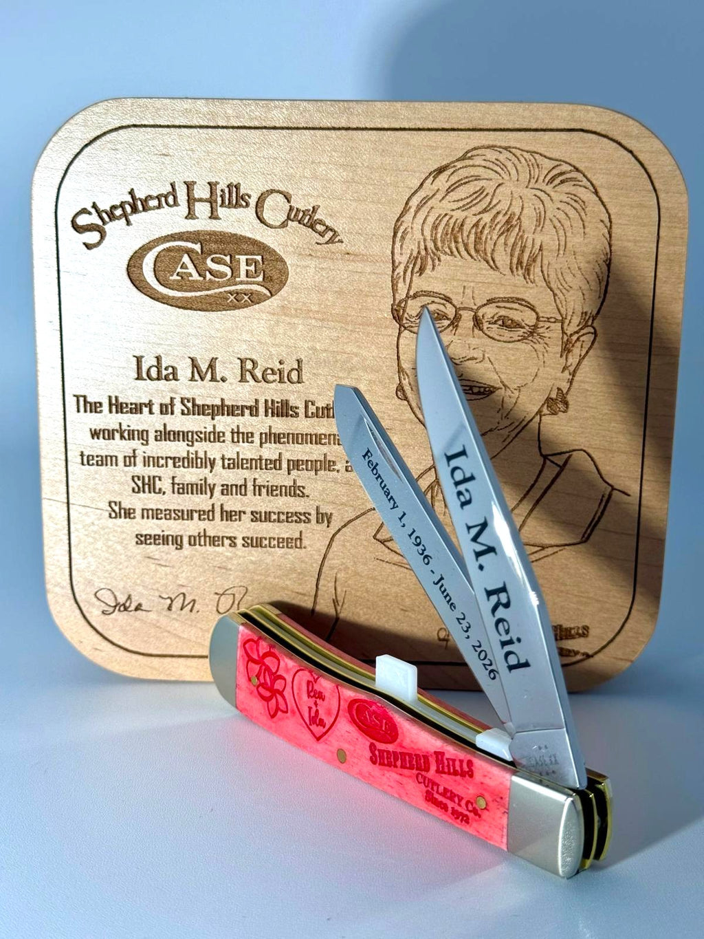Case XX Ida Reid Lebanon commemorative Trapper with etched pink handle, photo 3