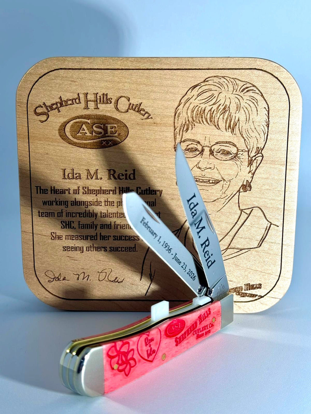 Case XX Ida Reid Lebanon commemorative Trapper with etched pink handle, photo 4