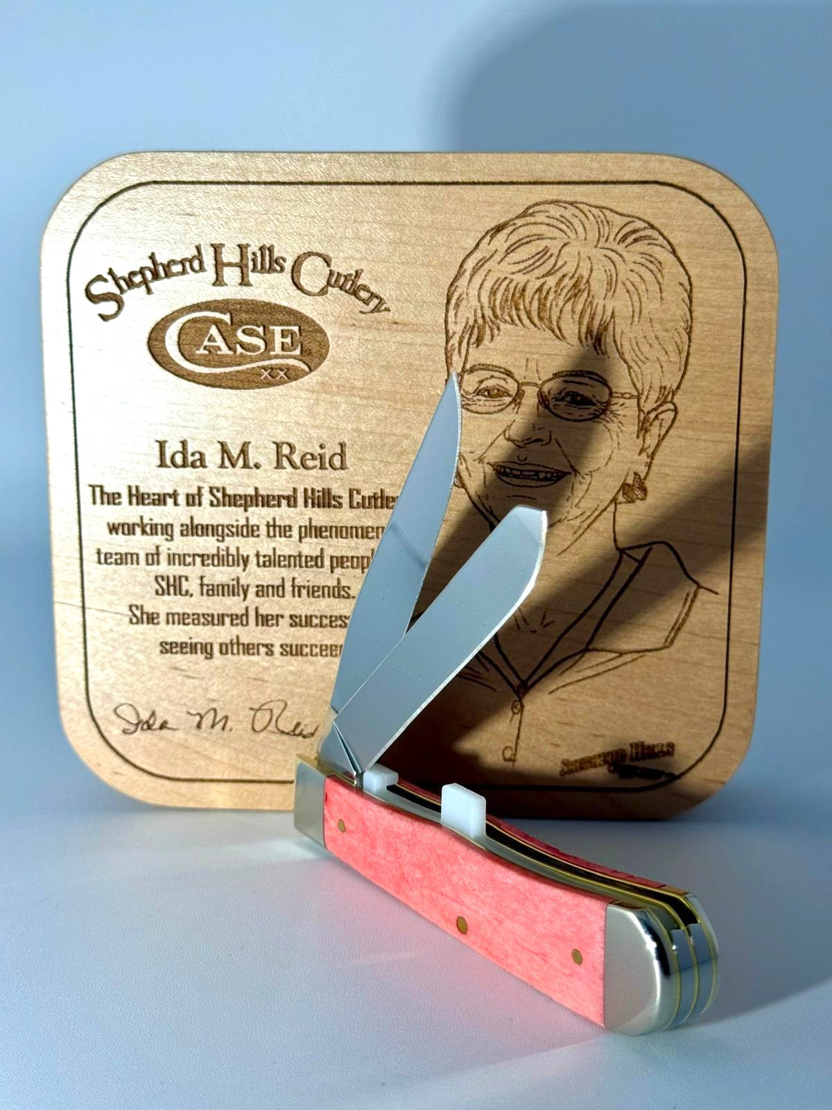 Case XX Ida Reid Lebanon commemorative Trapper with etched pink handle, photo 5