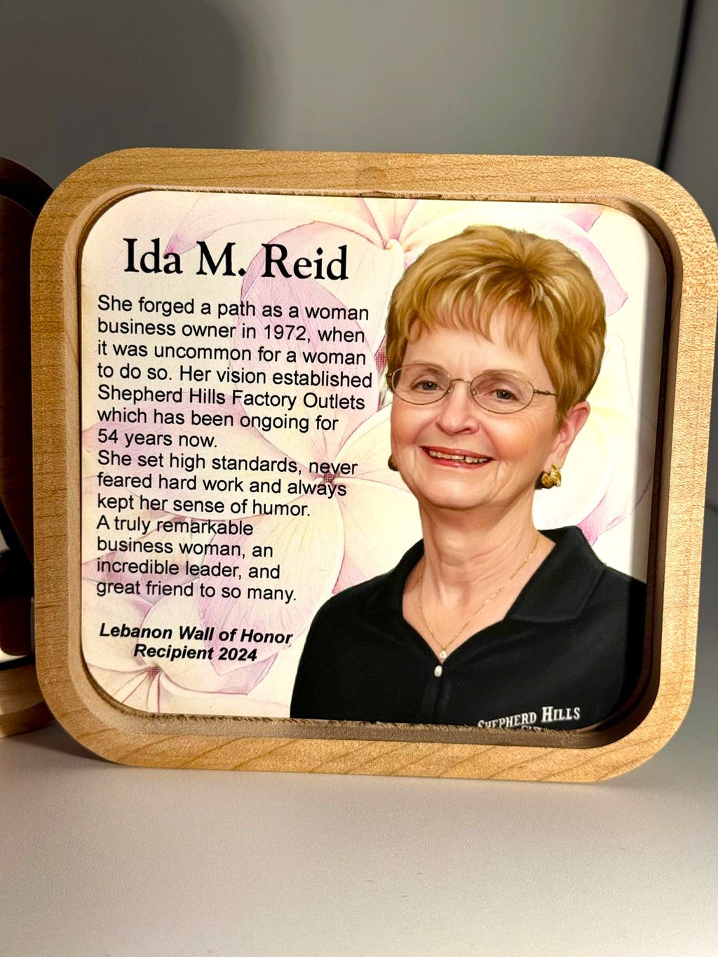 Case XX Ida Reid Lebanon commemorative Trapper with etched pink handle, photo 8