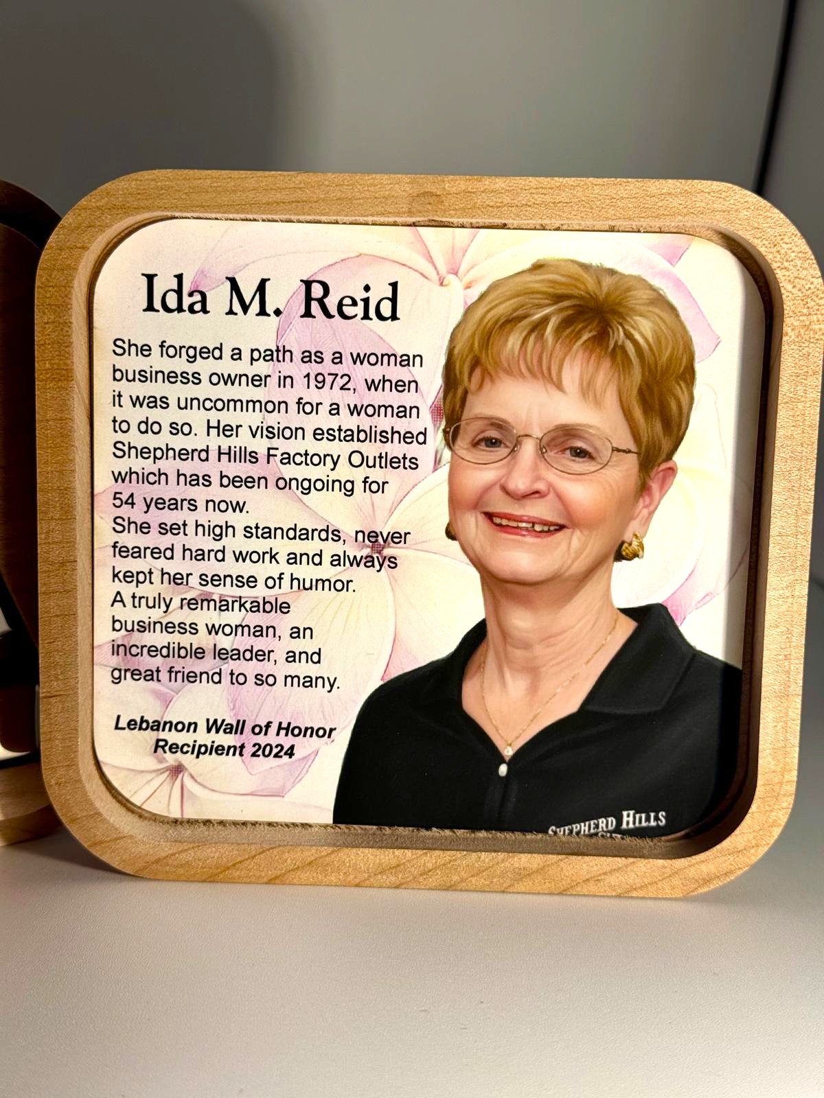 Case XX Ida Reid Lebanon commemorative Trapper with etched pink handle, photo 8