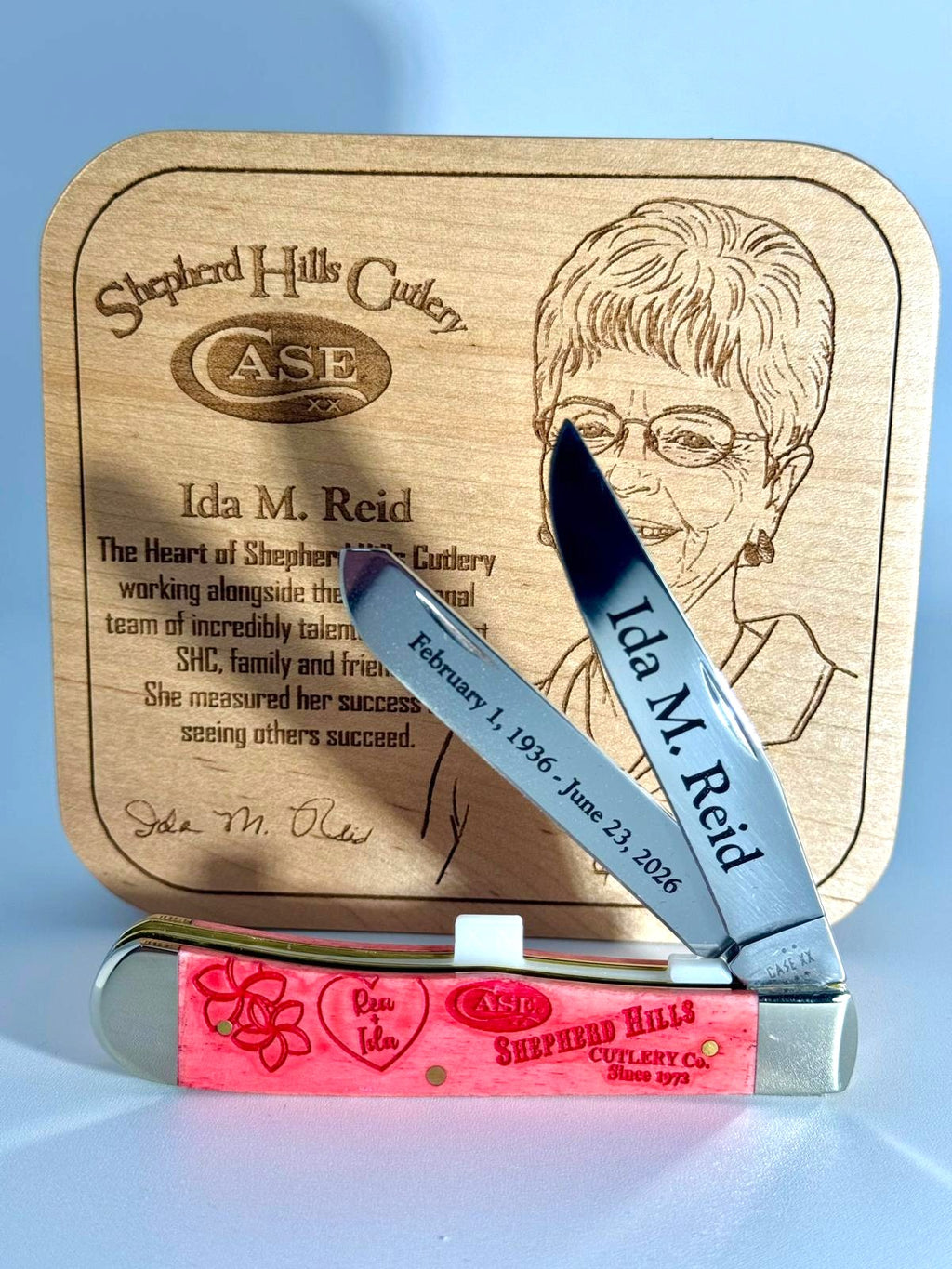 Case XX Ida Reid Lebanon commemorative Trapper with etched pink handle, photo 2