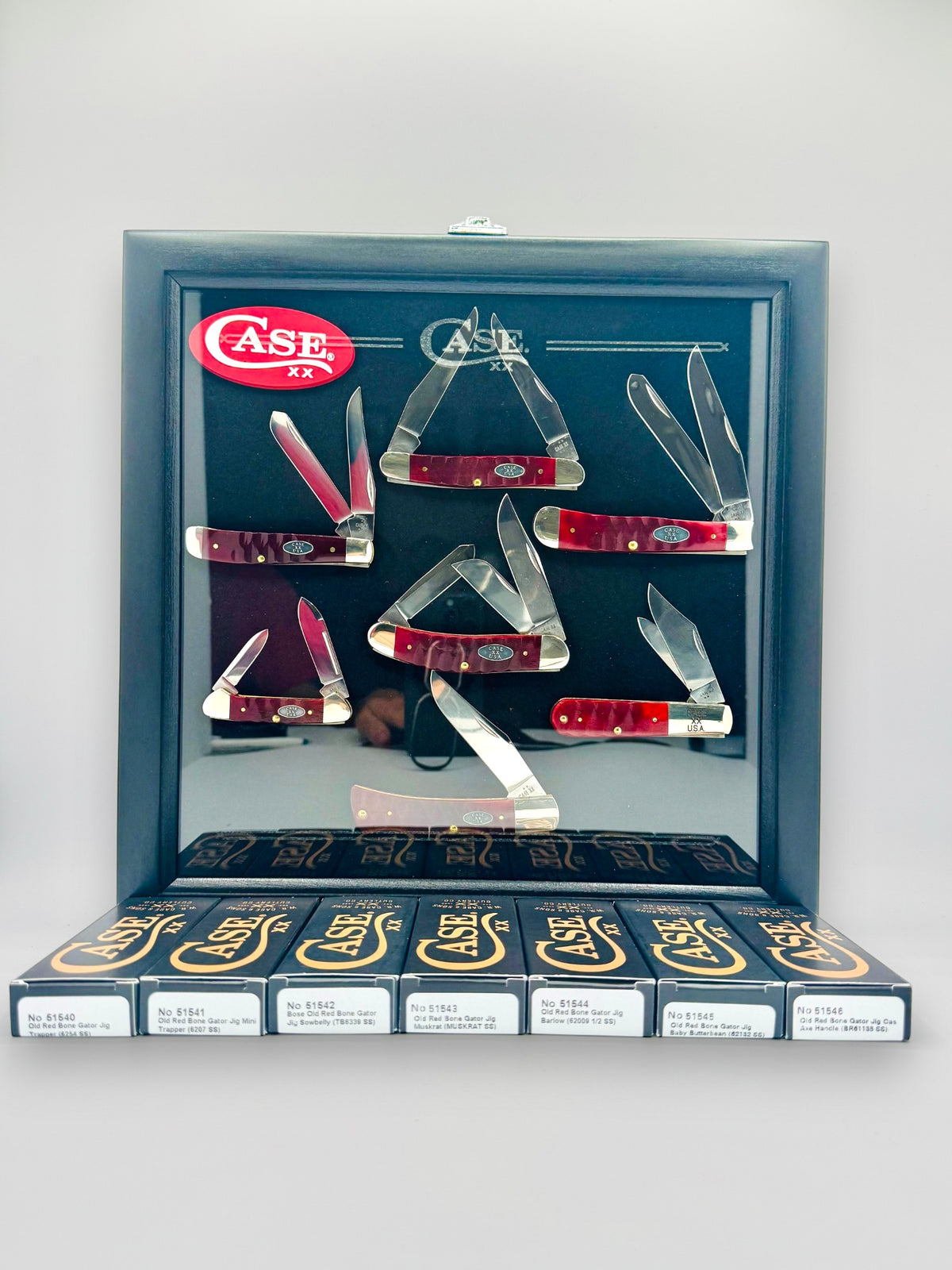 Case XX RGJSET 7-Piece Red Gator Jig Set — individual knife detail in display