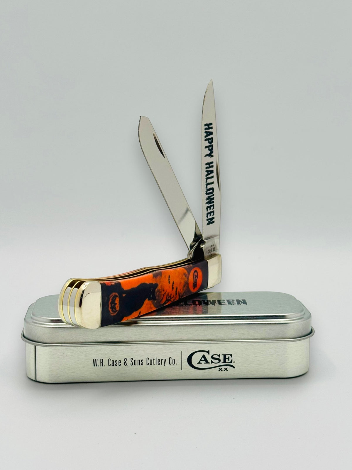 Case XX 13365 Halloween CCI White Synthetic Trapper — blade detail with tin