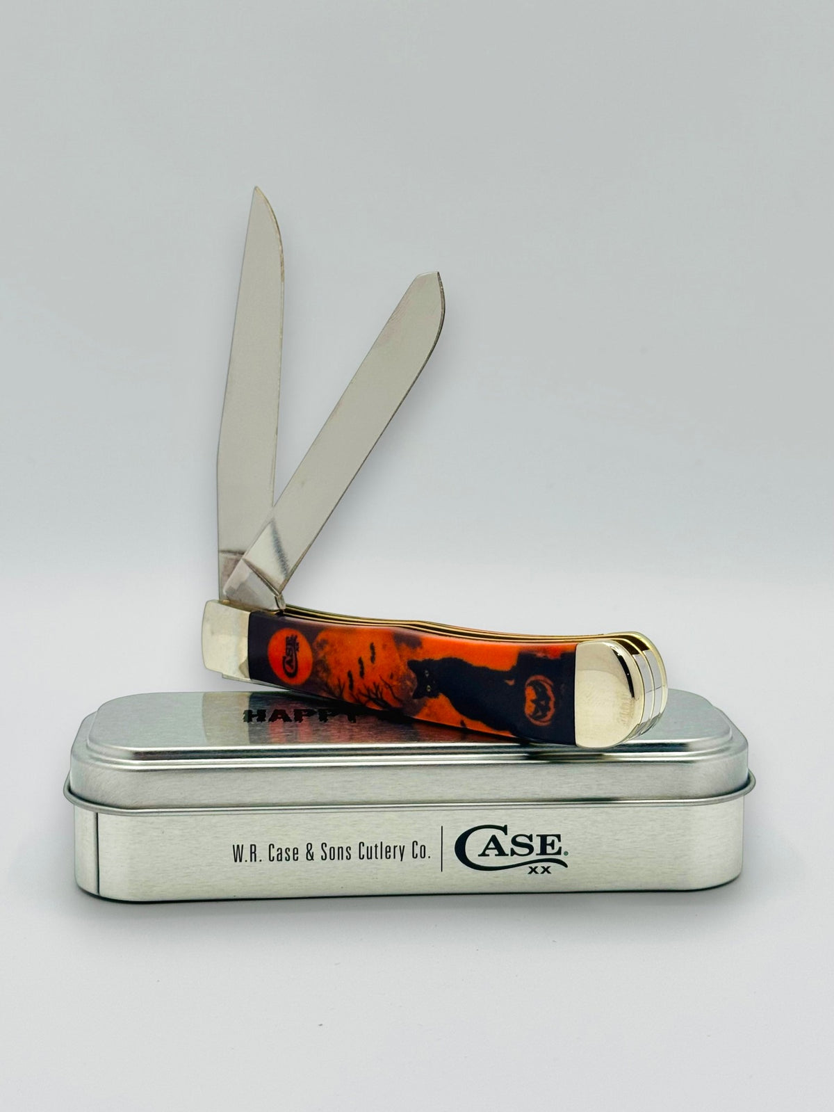 Case XX 13365 Halloween CCI White Synthetic Trapper — handle graphic detail