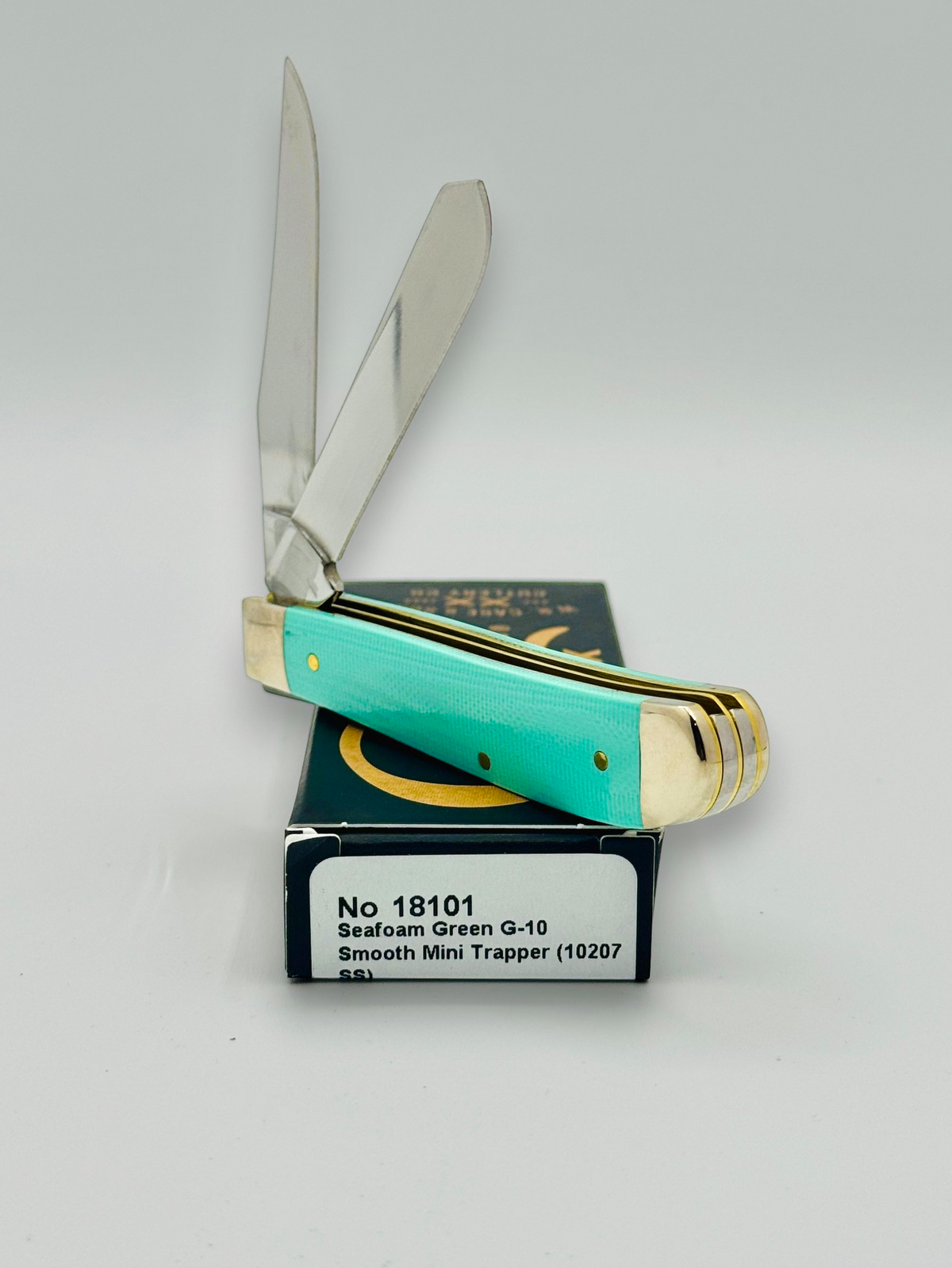 Case XX 18101 Seafoam Green G-10 Mini Trapper — handle and shield detail