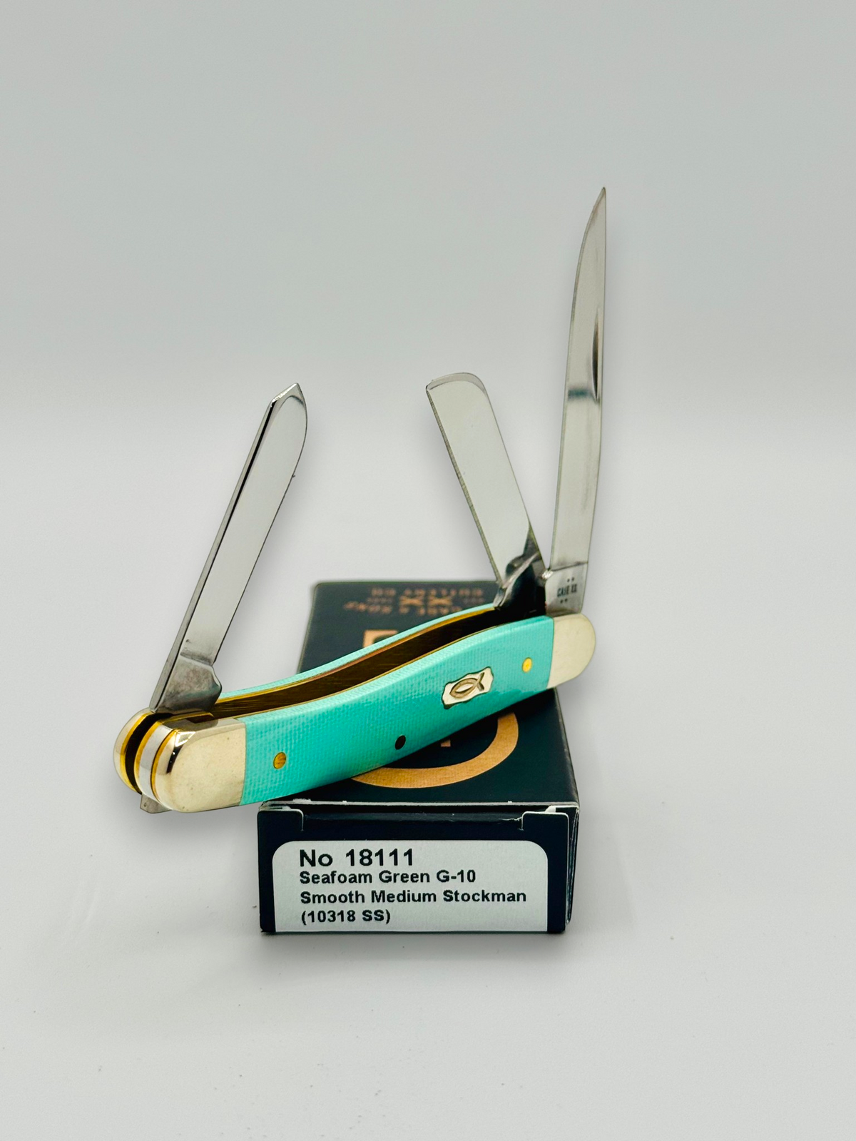 Case XX 18111 Seafoam Green G-10 Medium Stockman — blade detail on Case box