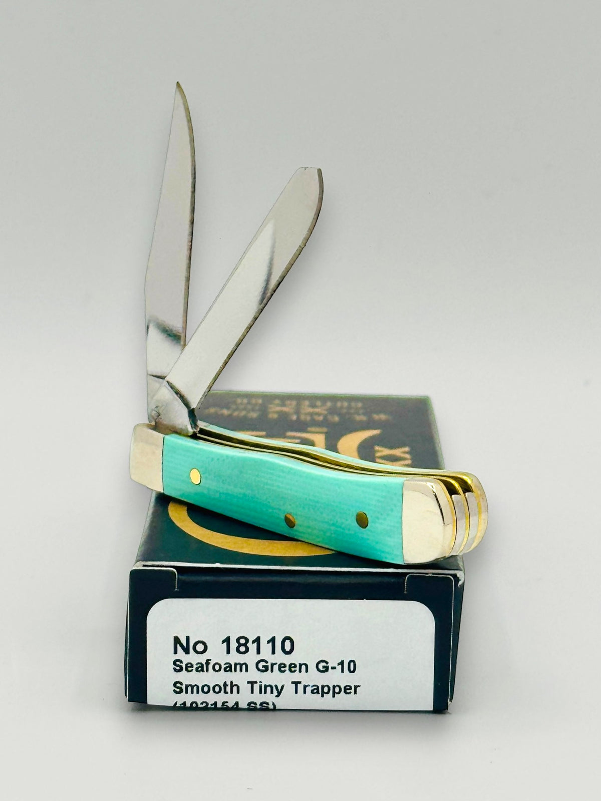 Case XX 18110 Seafoam Green G-10 Tiny Trapper — handle and shield detail