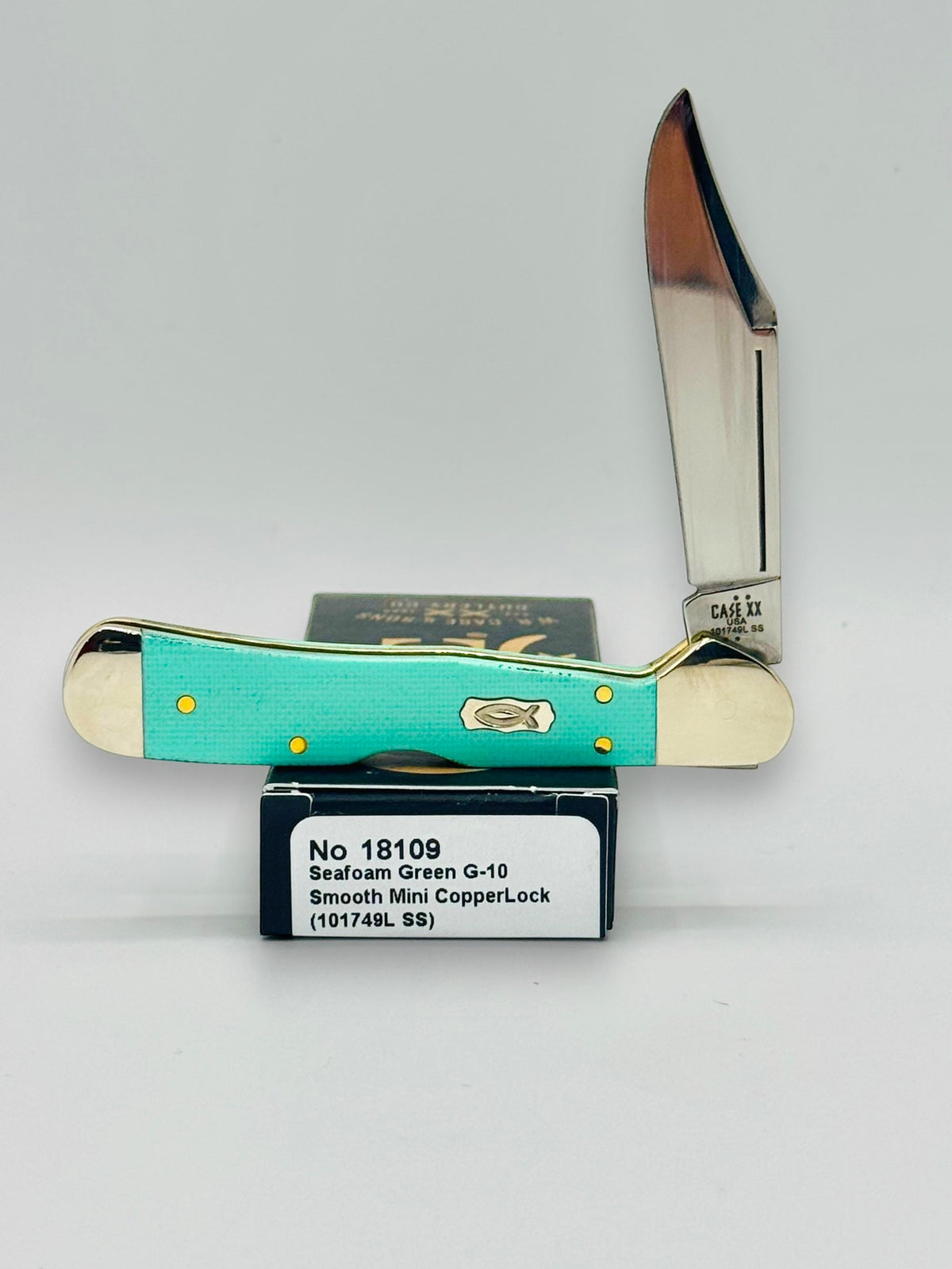 Case XX 18109 Seafoam Green G-10 Mini CopperLock — open on Case retail box